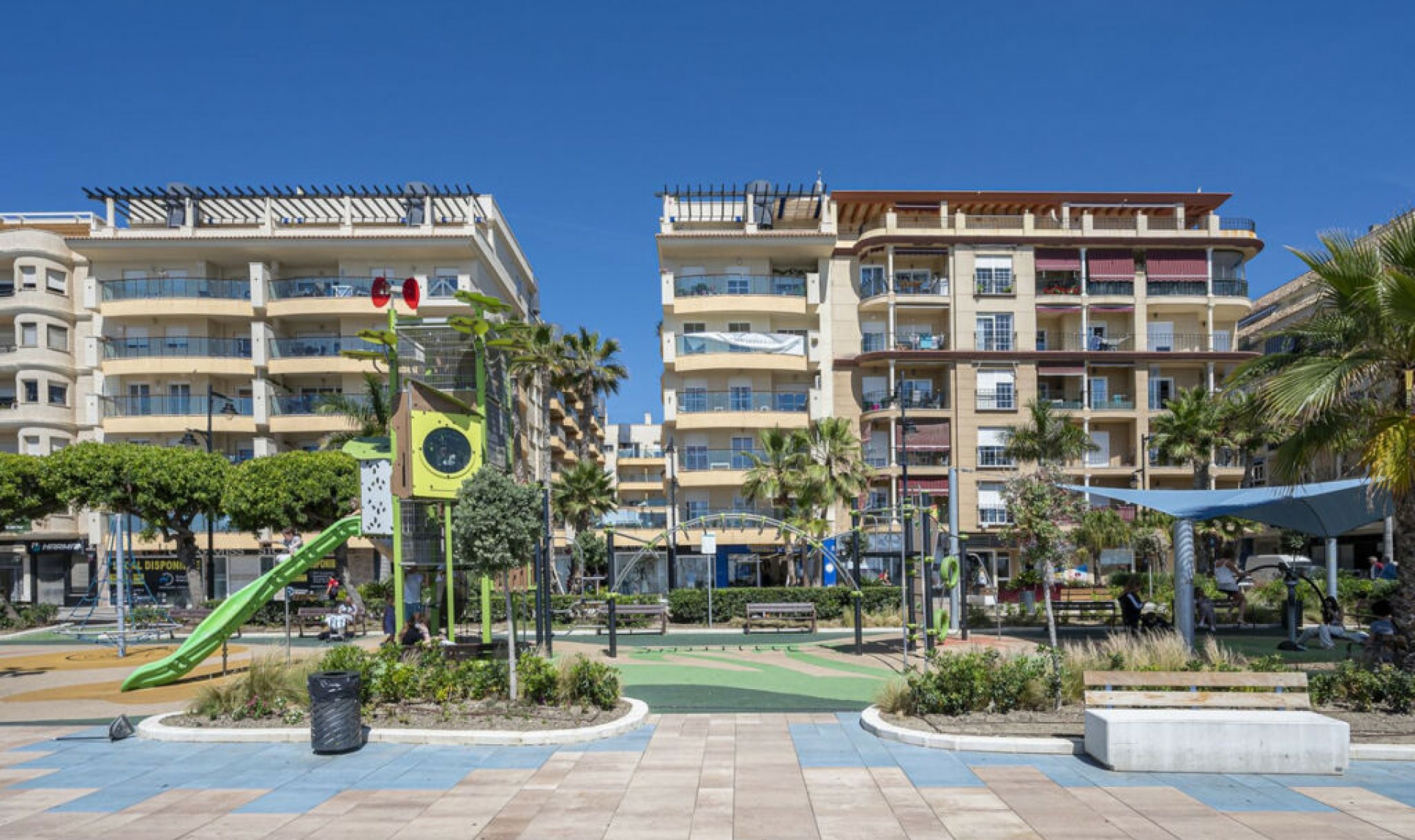Resale - Apartment -
Estepona