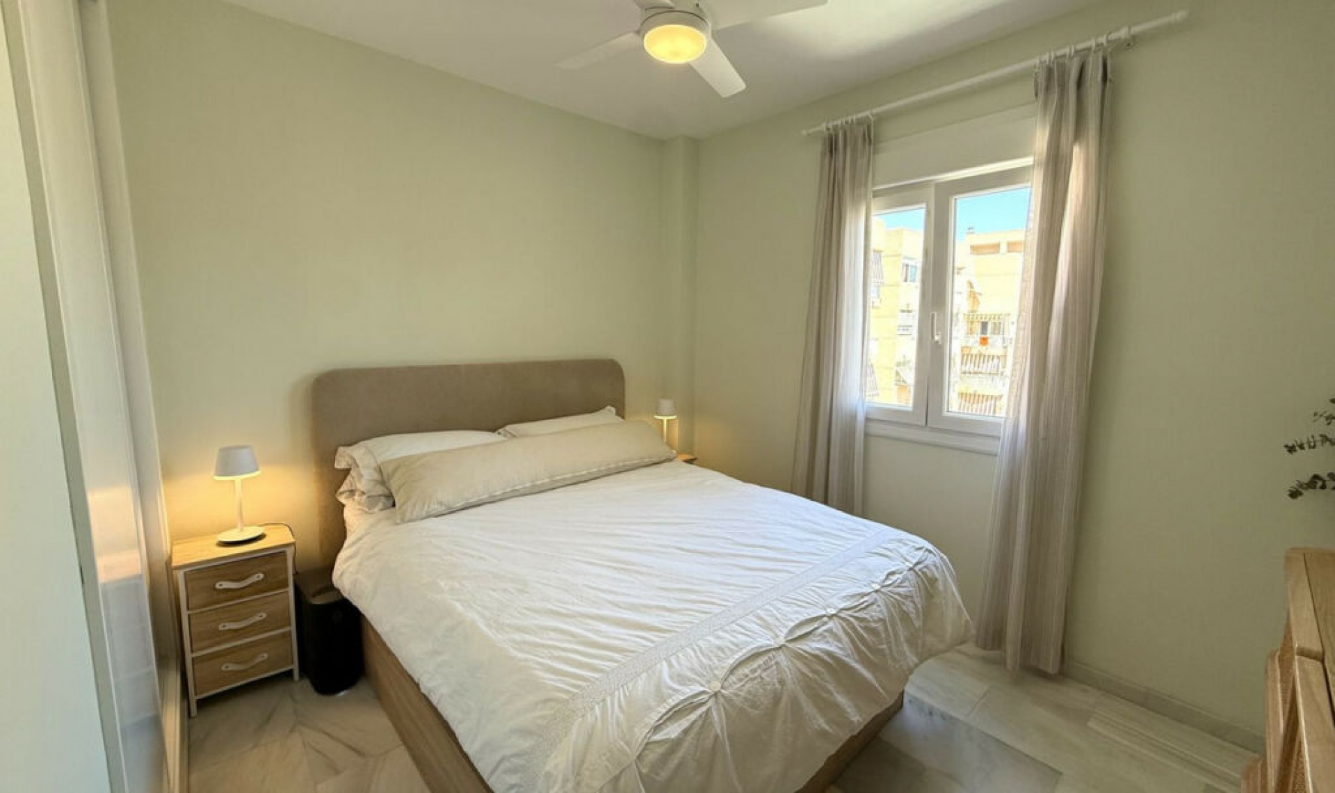 Resale - Apartment -
Estepona