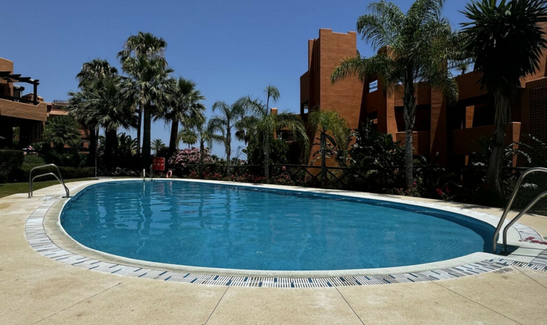 Resale - Apartment -
Estepona