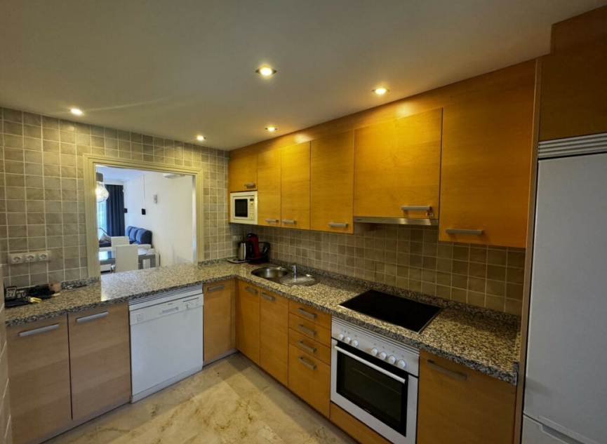 Resale - Apartment -
Estepona