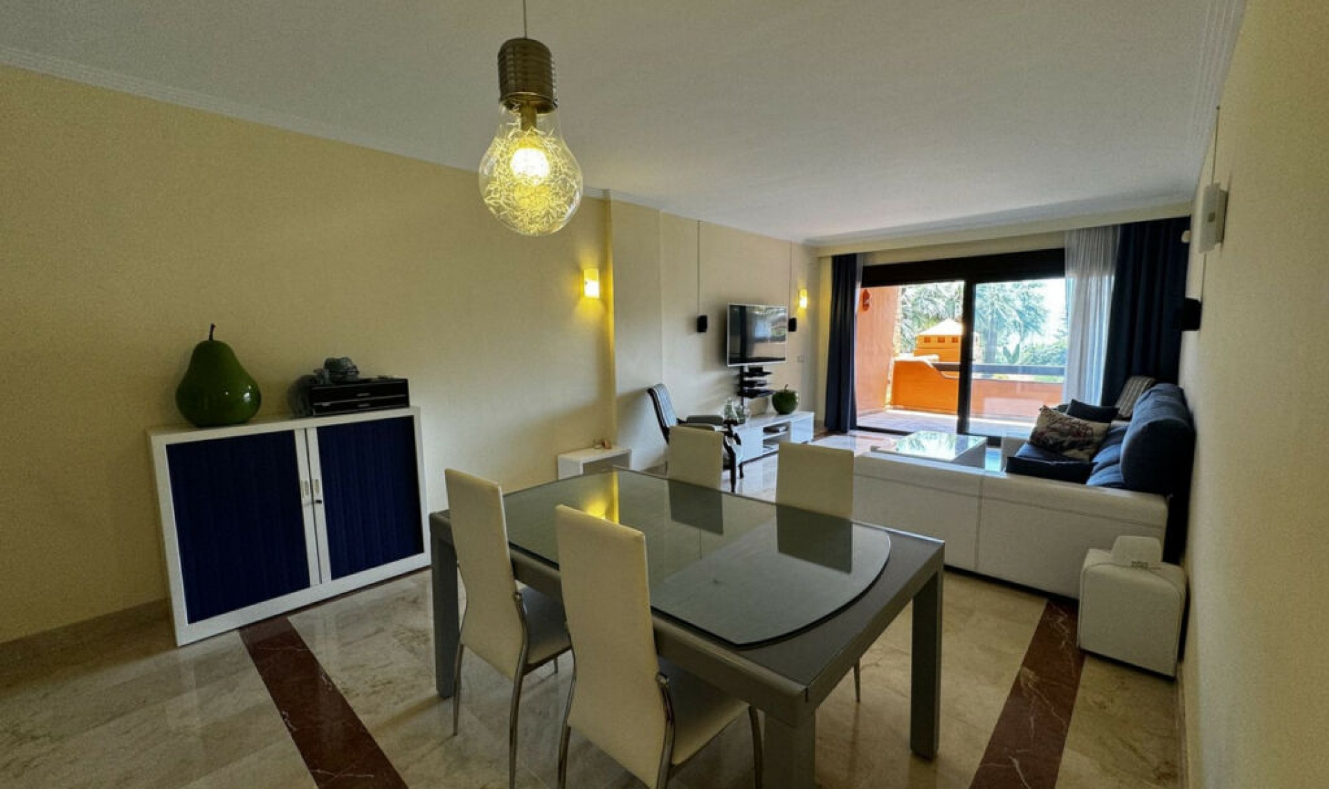 Resale - Apartment -
Estepona
