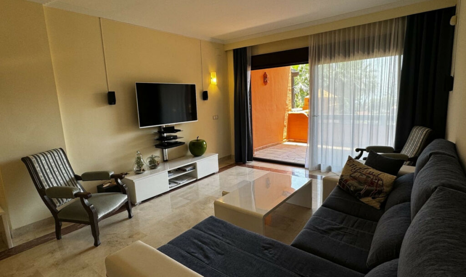 Resale - Apartment -
Estepona