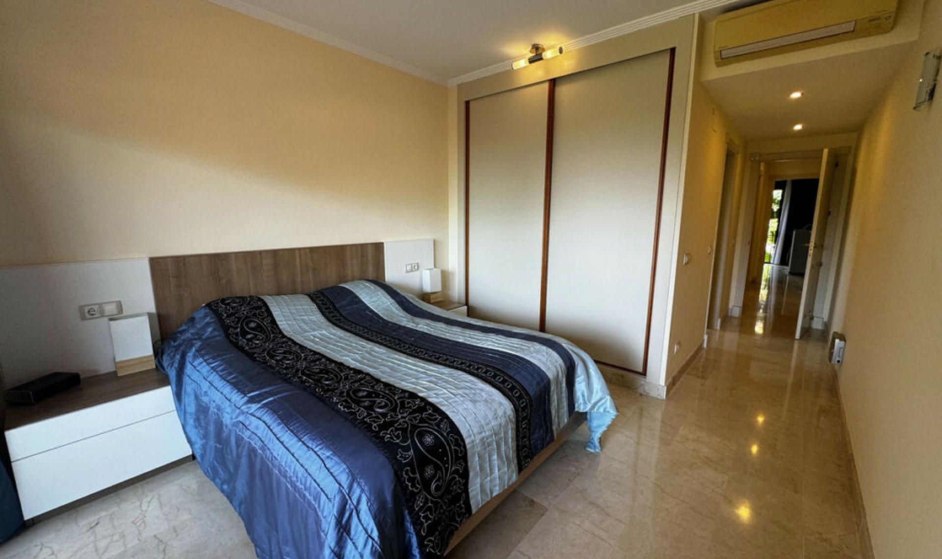 Resale - Apartment -
Estepona