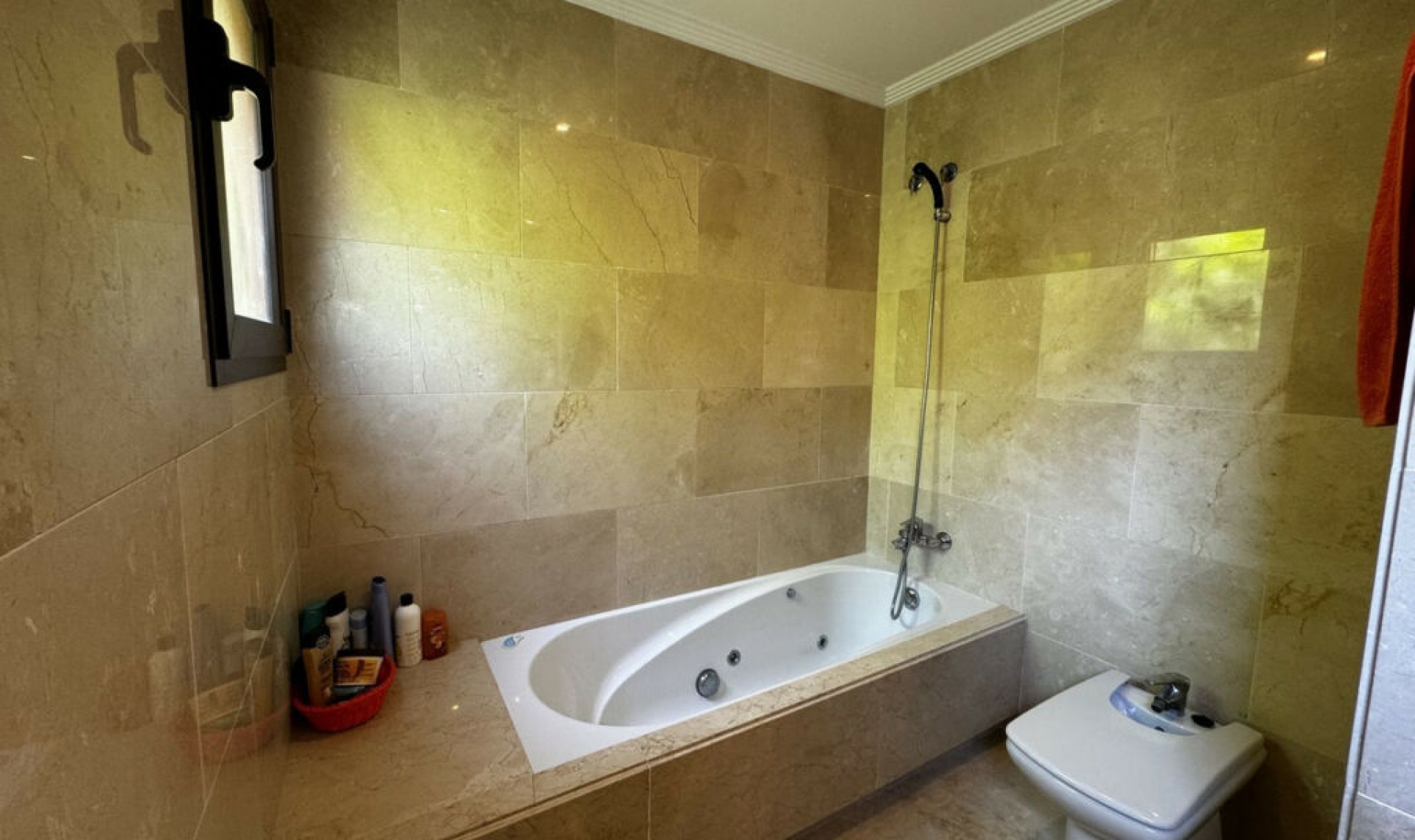 Resale - Apartment -
Estepona