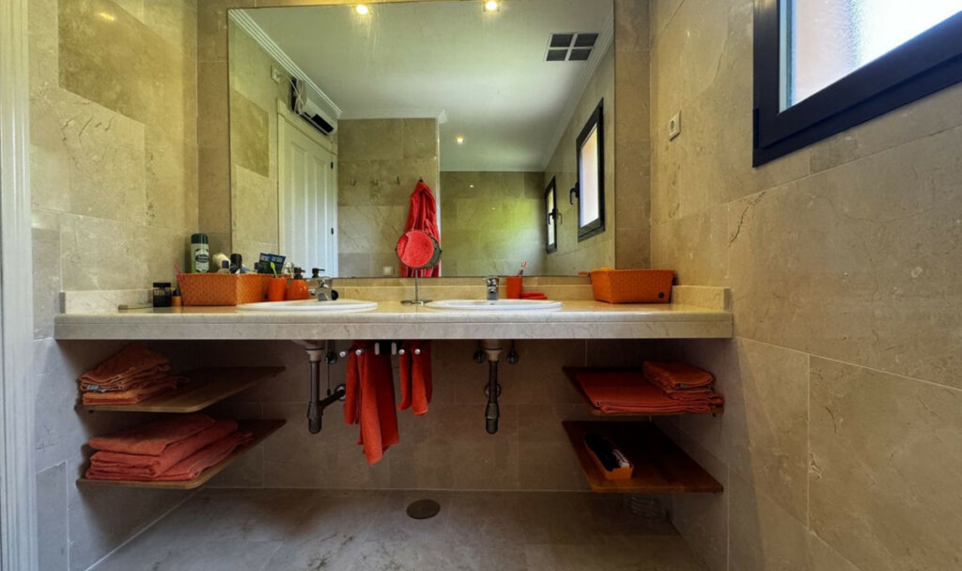 Resale - Apartment -
Estepona