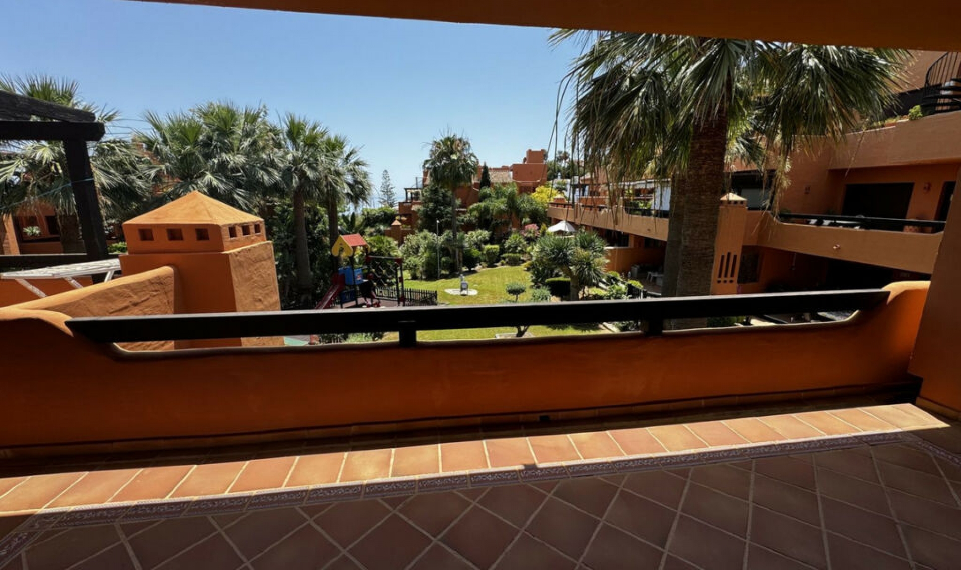 Resale - Apartment -
Estepona