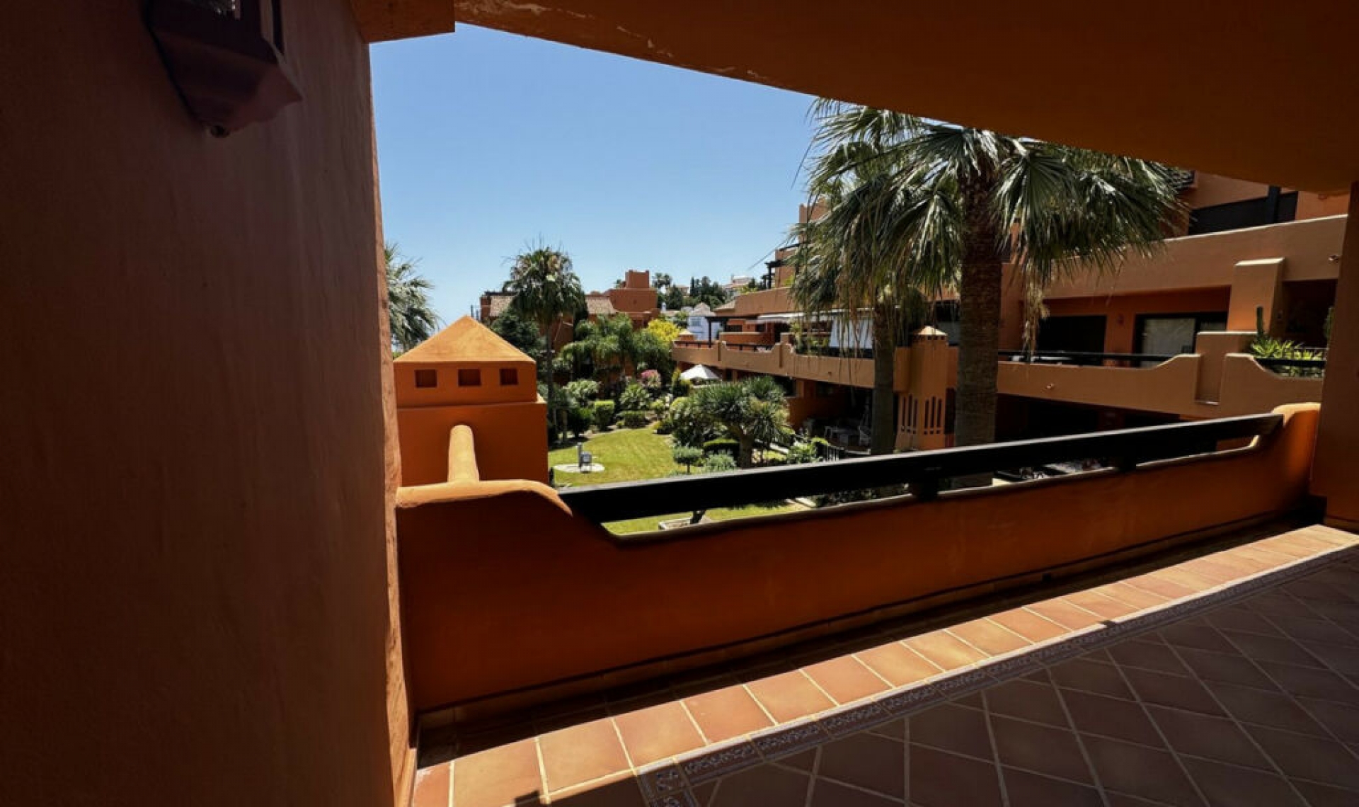 Resale - Apartment -
Estepona
