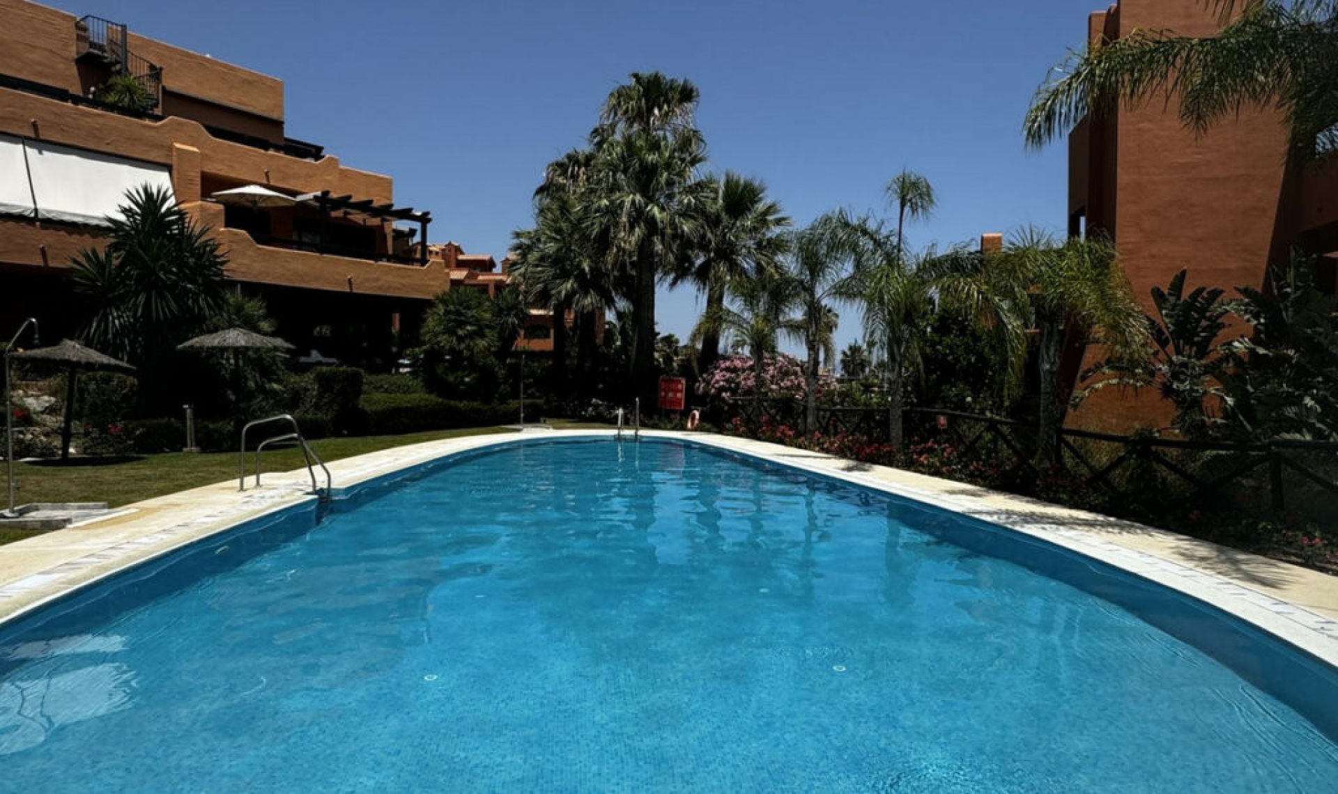 Resale - Apartment -
Estepona