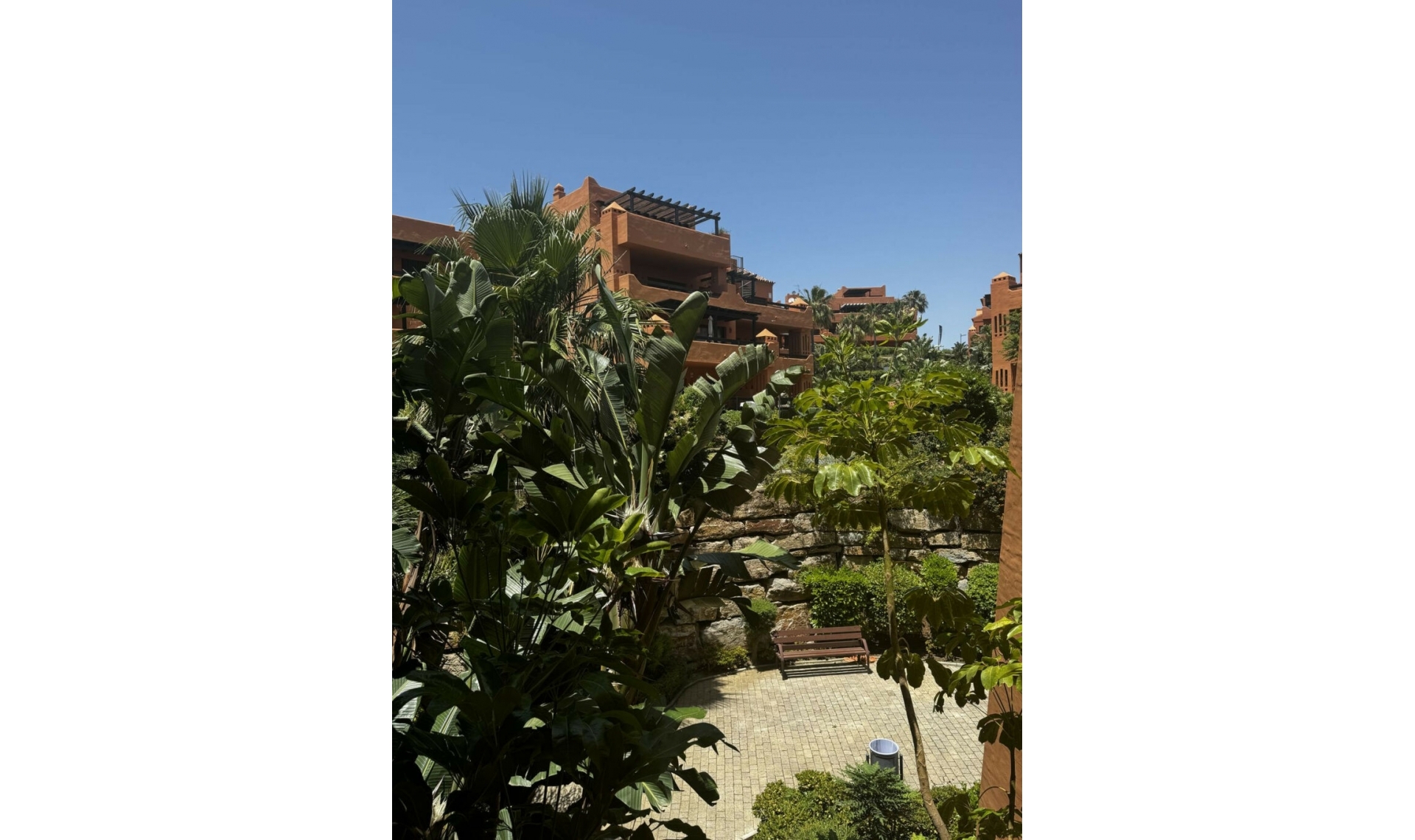 Resale - Apartment -
Estepona