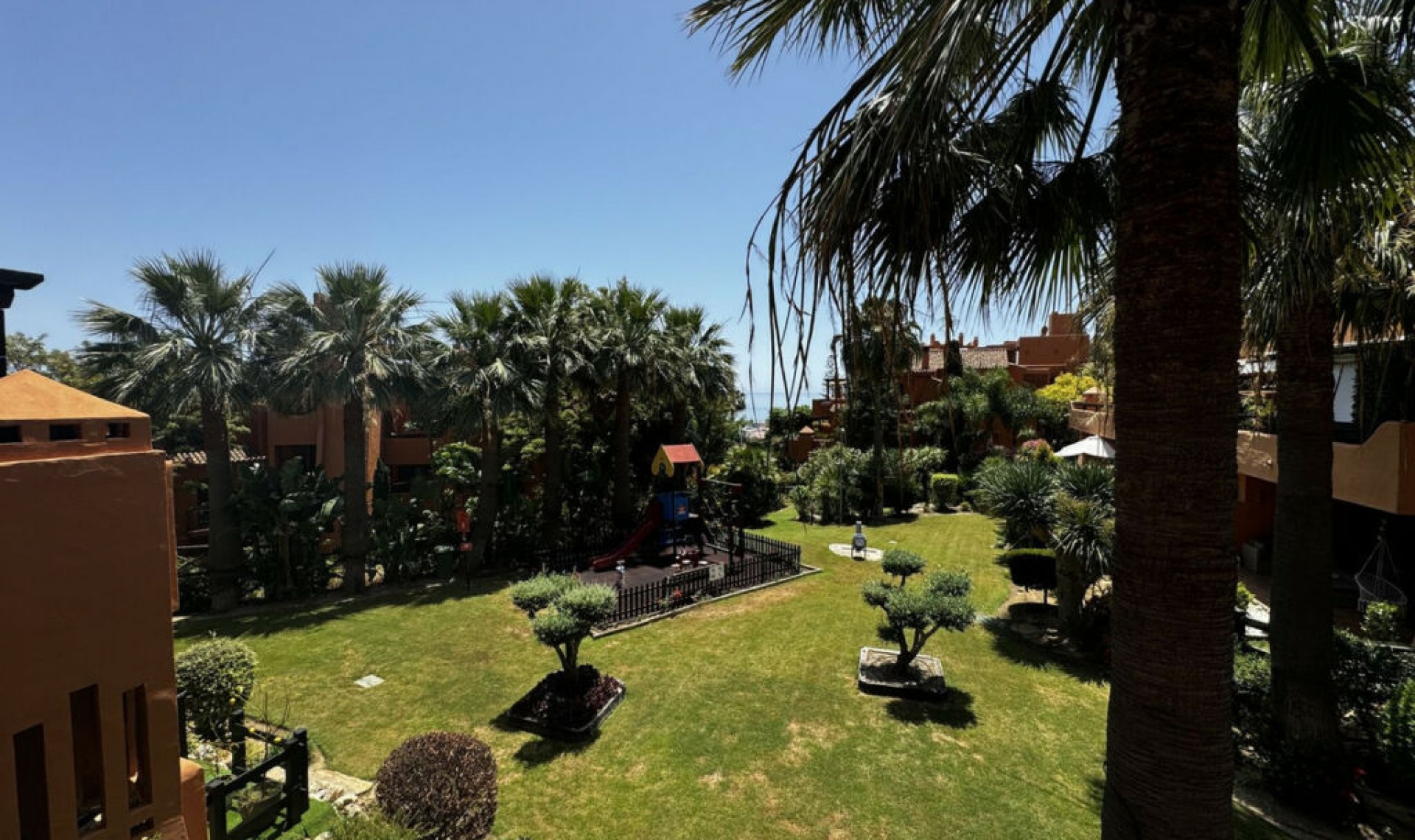 Resale - Apartment -
Estepona