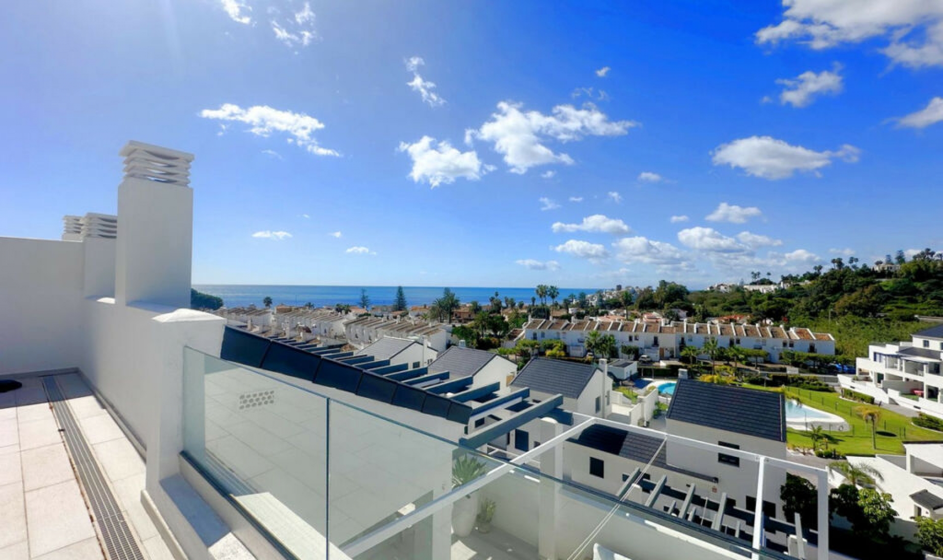 Resale - Apartment -
Estepona