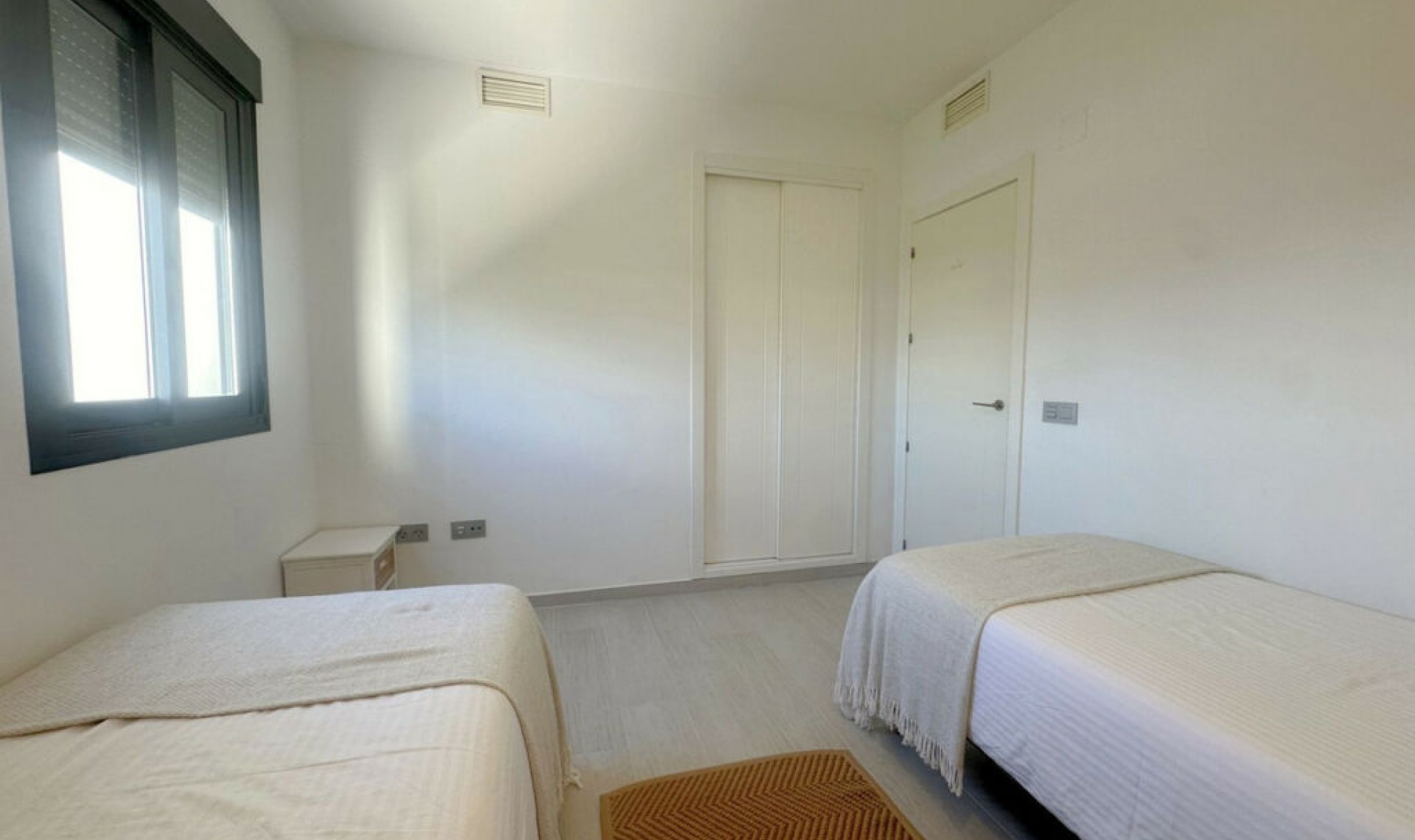 Resale - Apartment -
Estepona