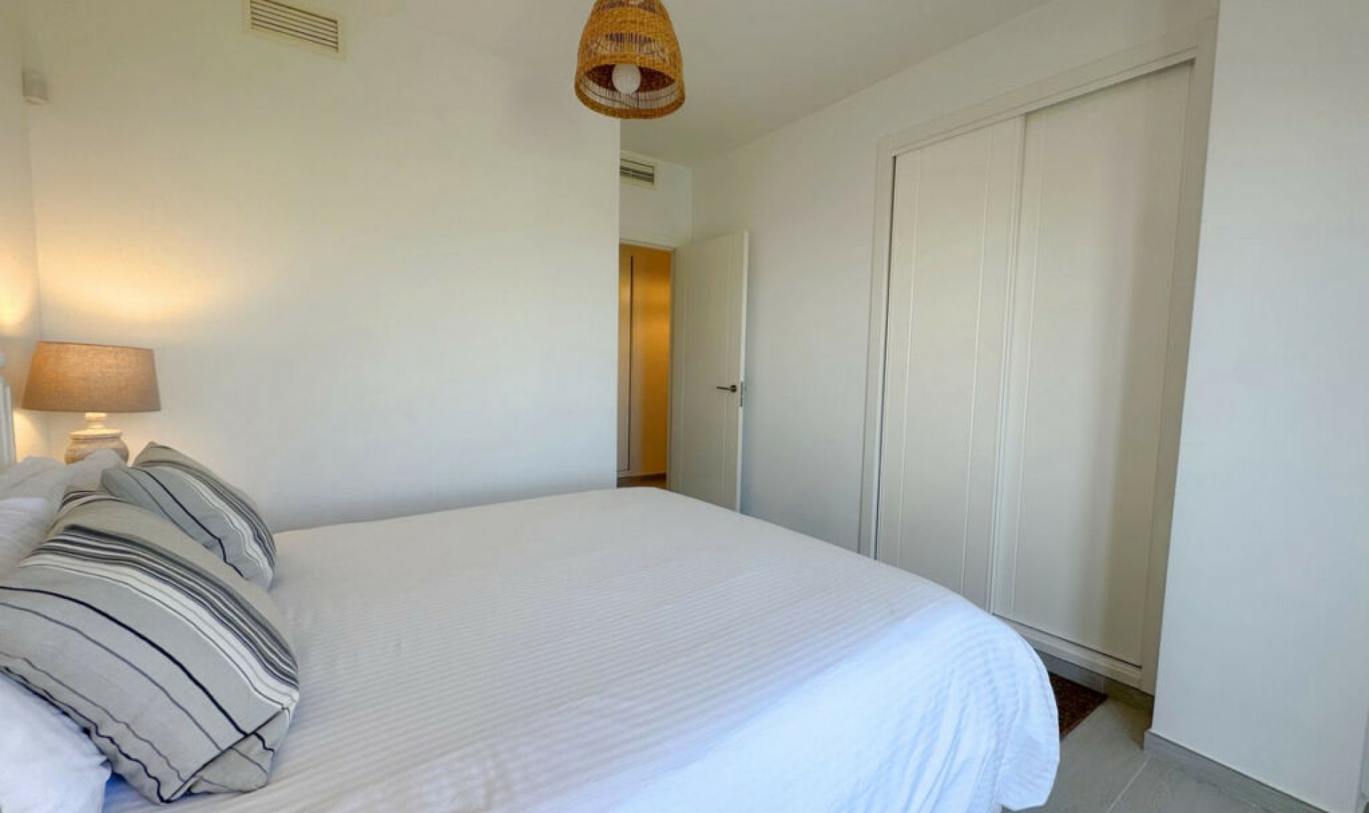 Resale - Apartment -
Estepona