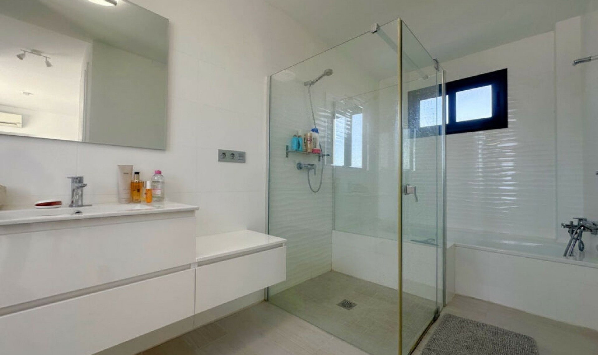 Resale - Apartment -
Estepona
