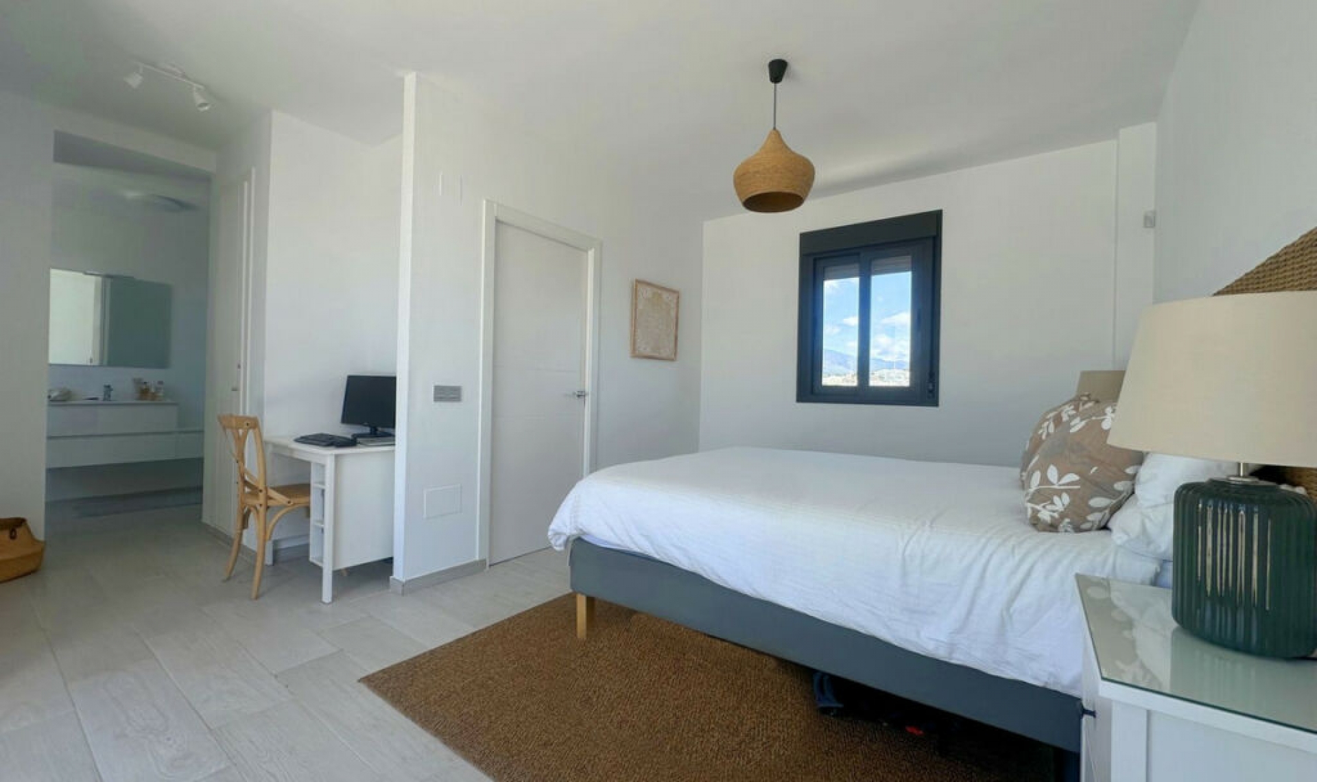 Resale - Apartment -
Estepona