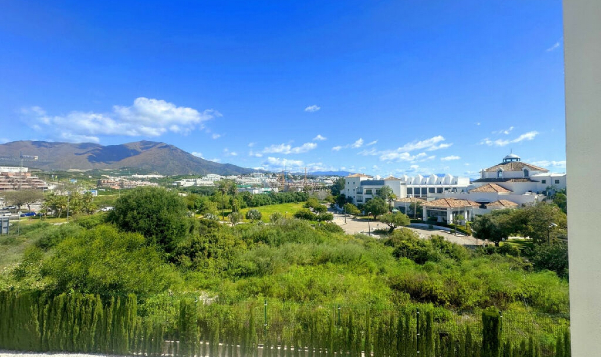 Resale - Apartment -
Estepona