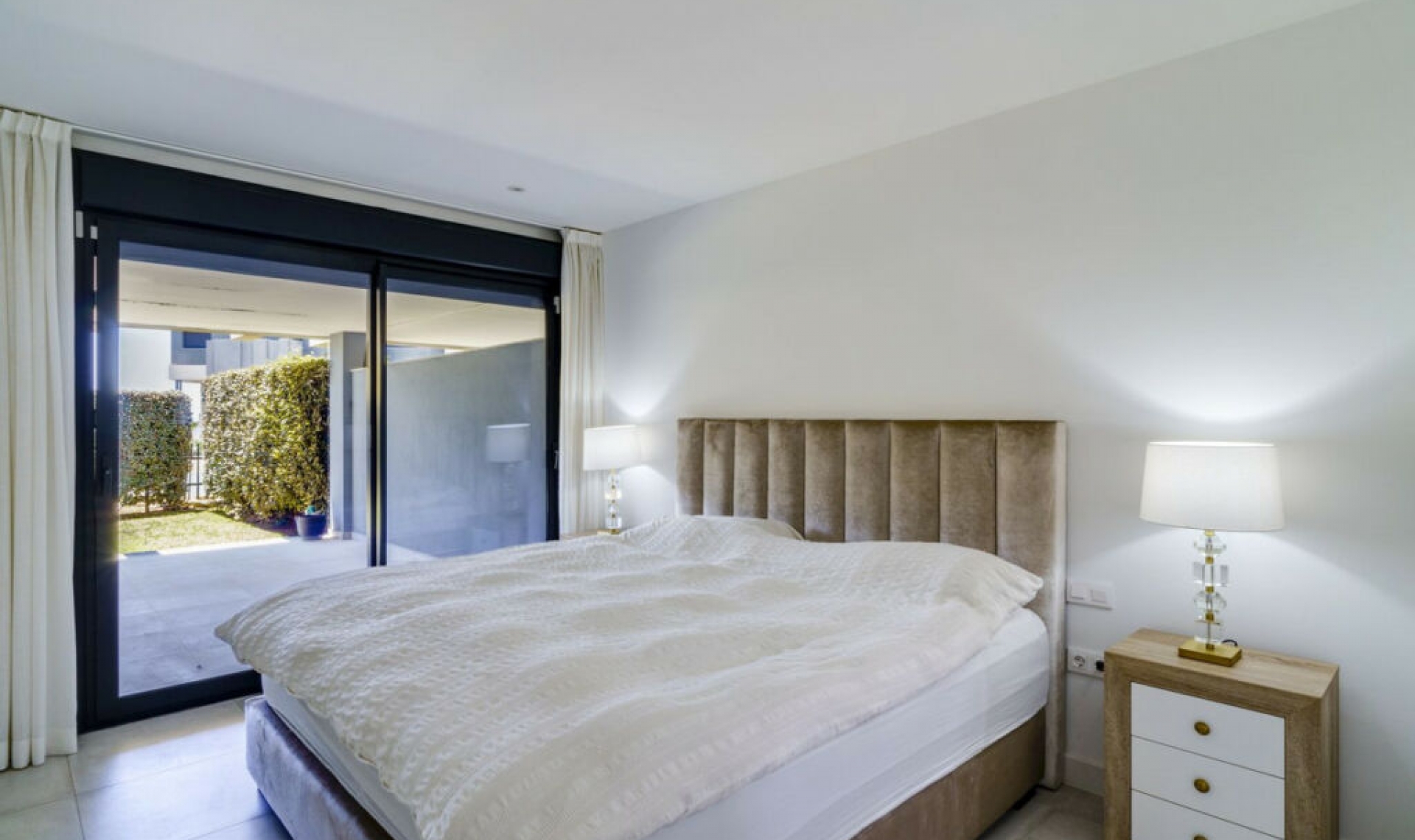 Resale - Apartment -
Estepona