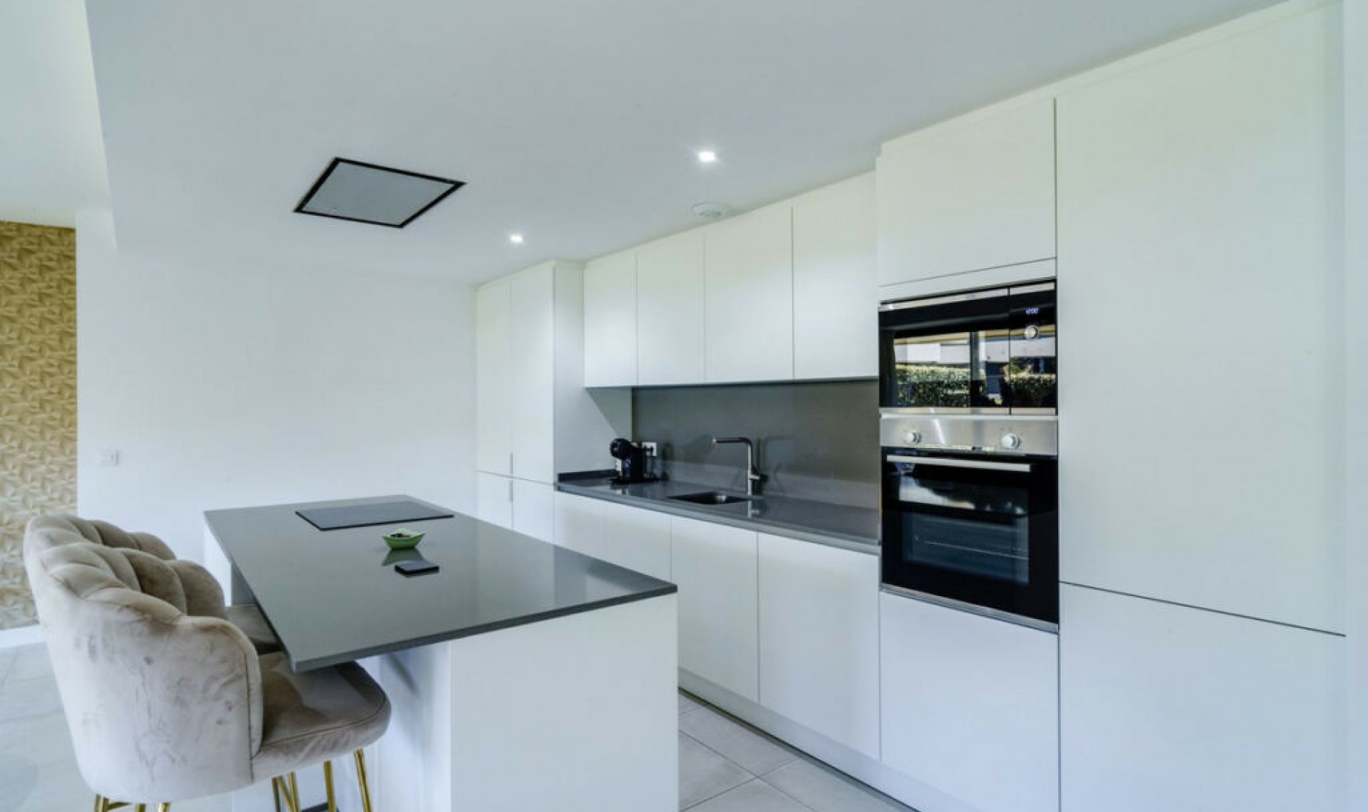 Resale - Apartment -
Estepona