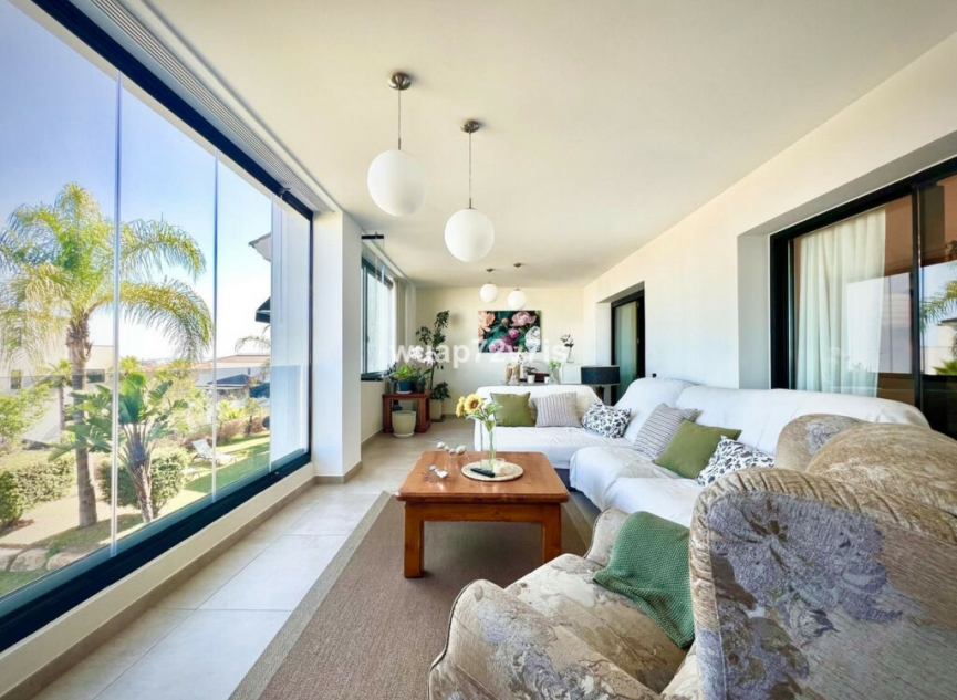 Resale - Apartment -
Estepona