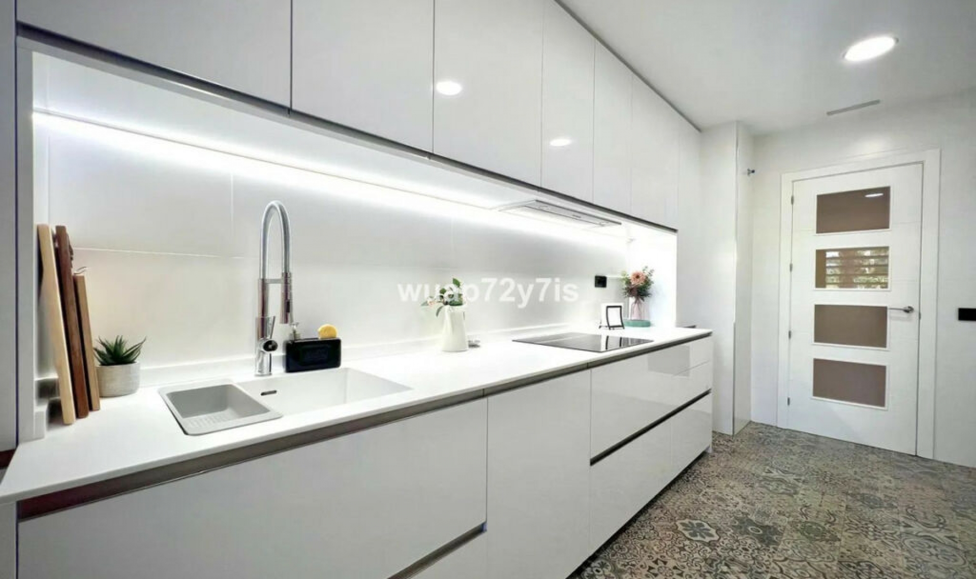 Resale - Apartment -
Estepona