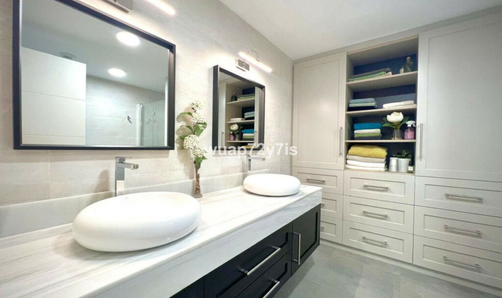 Resale - Apartment -
Estepona