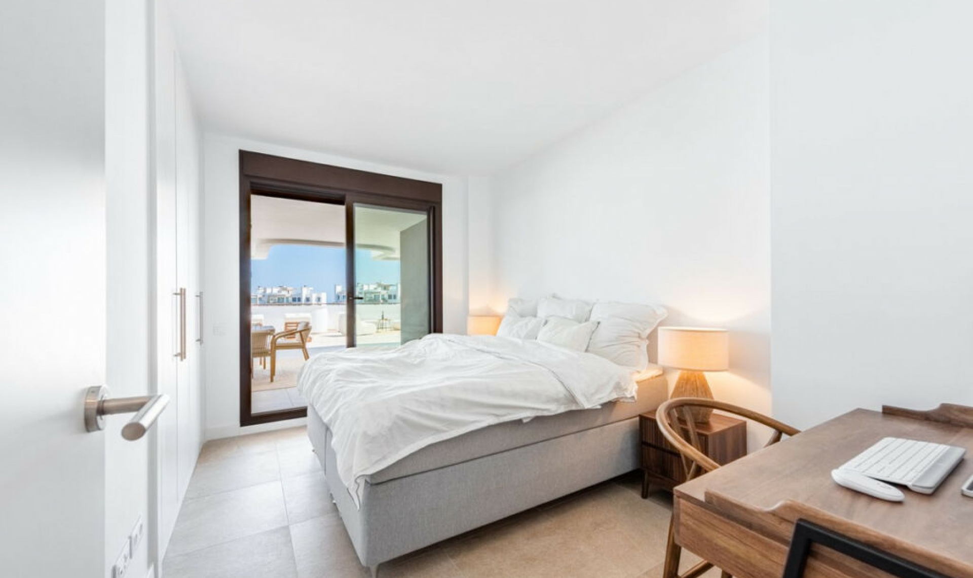 Resale - Apartment -
Estepona
