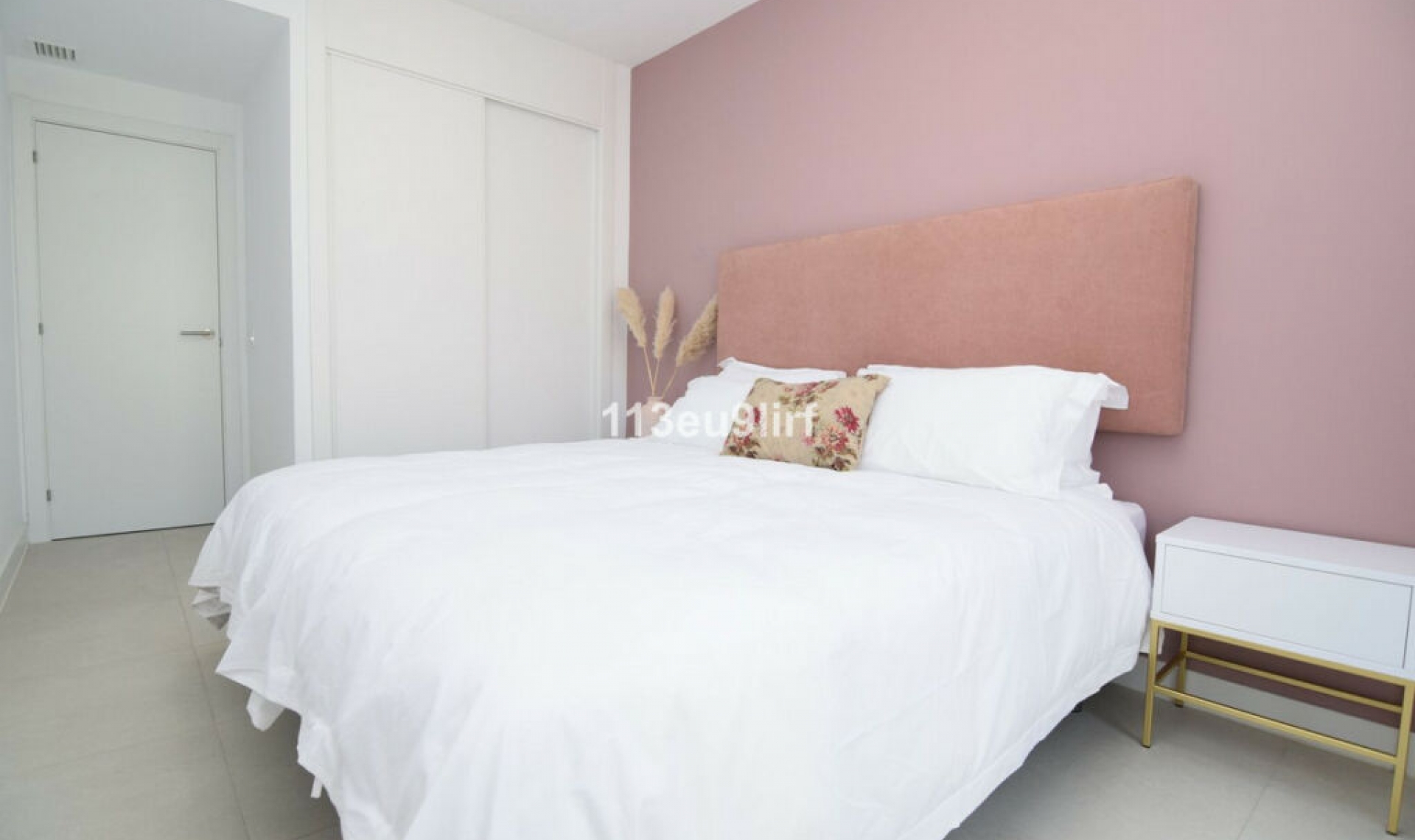 Resale - Apartment -
Estepona