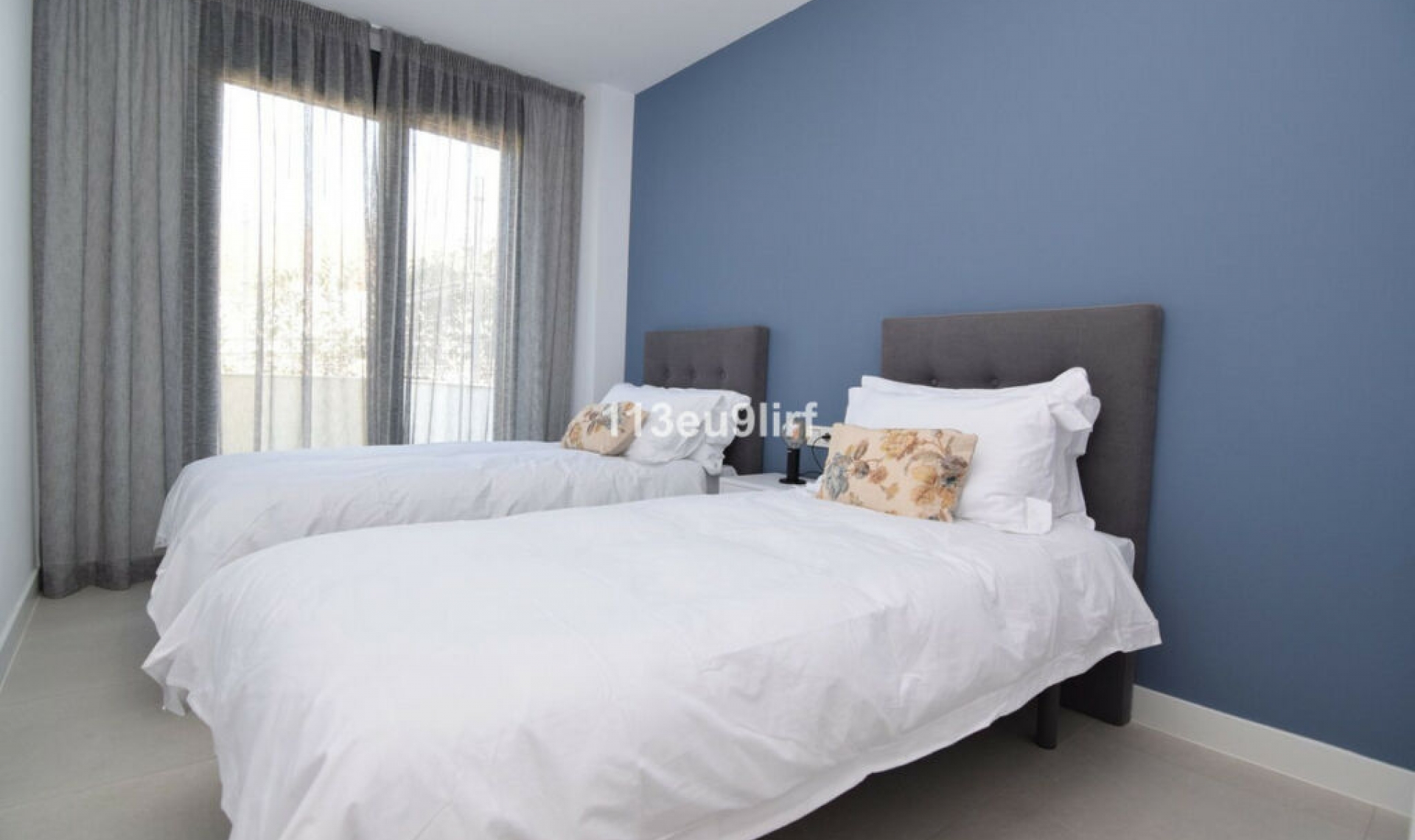 Resale - Apartment -
Estepona