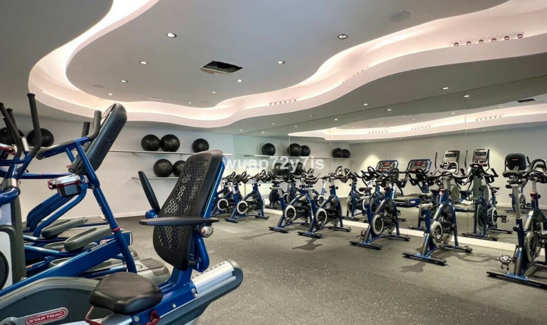 Resale - Apartment -
Estepona