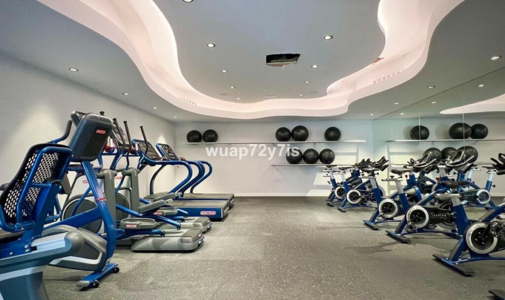 Resale - Apartment -
Estepona