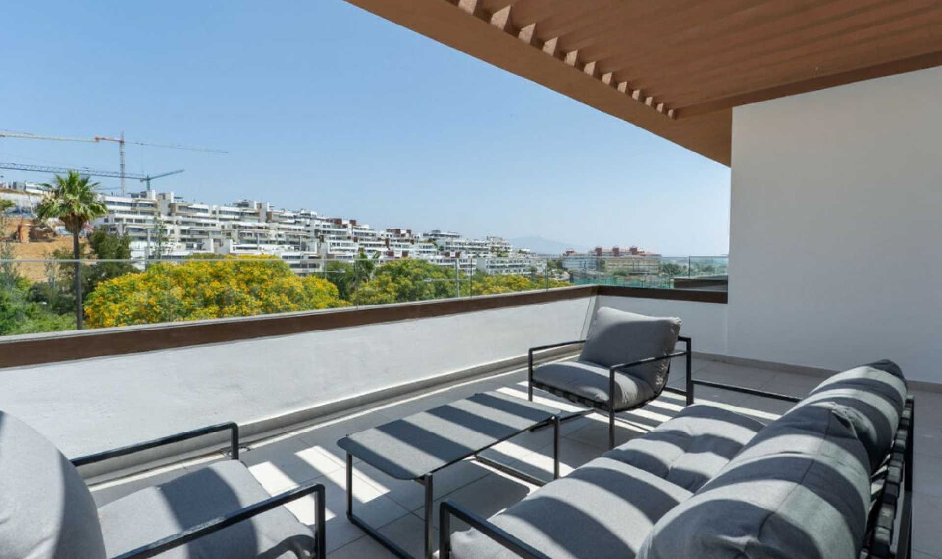 Resale - Apartment -
Estepona