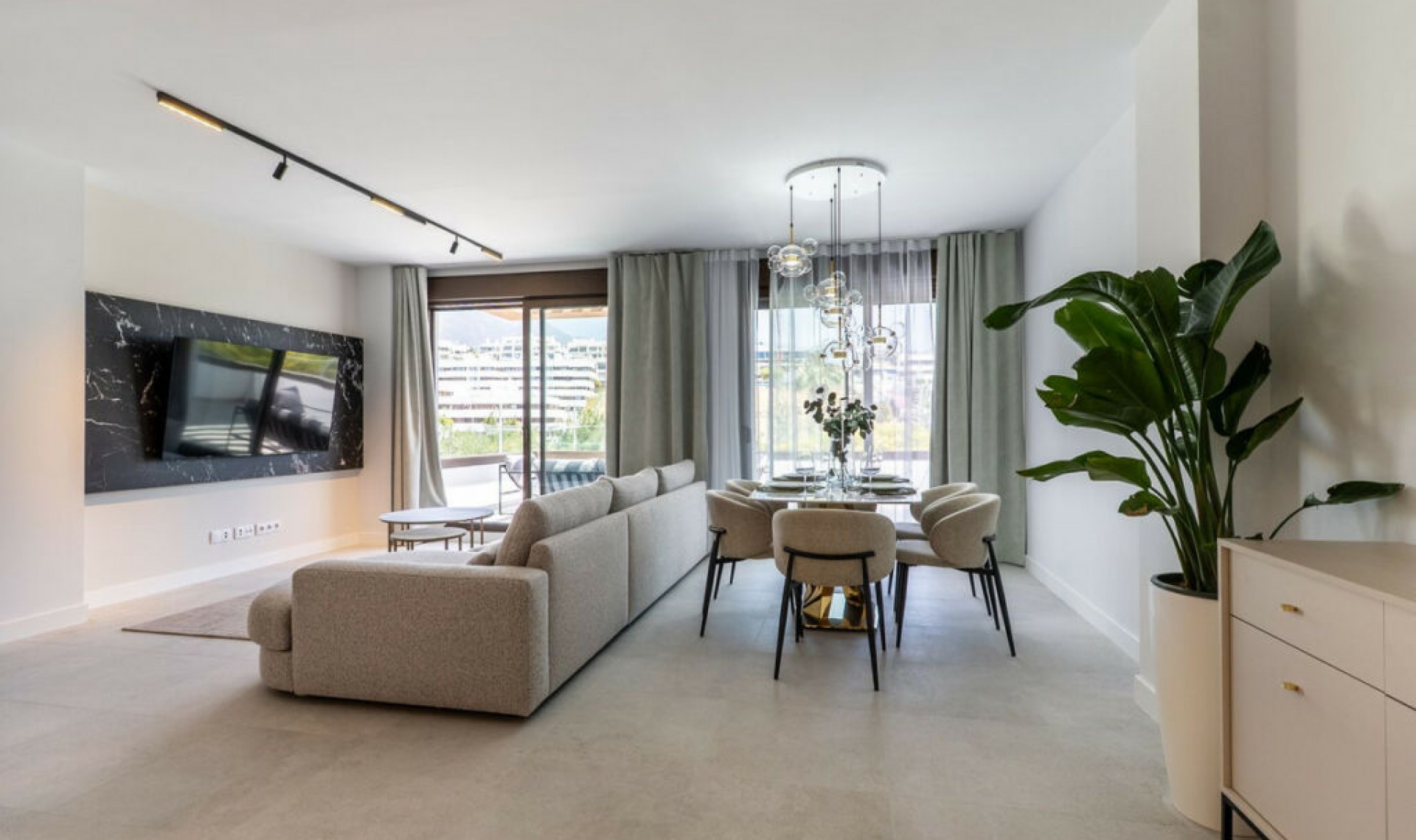 Resale - Apartment -
Estepona
