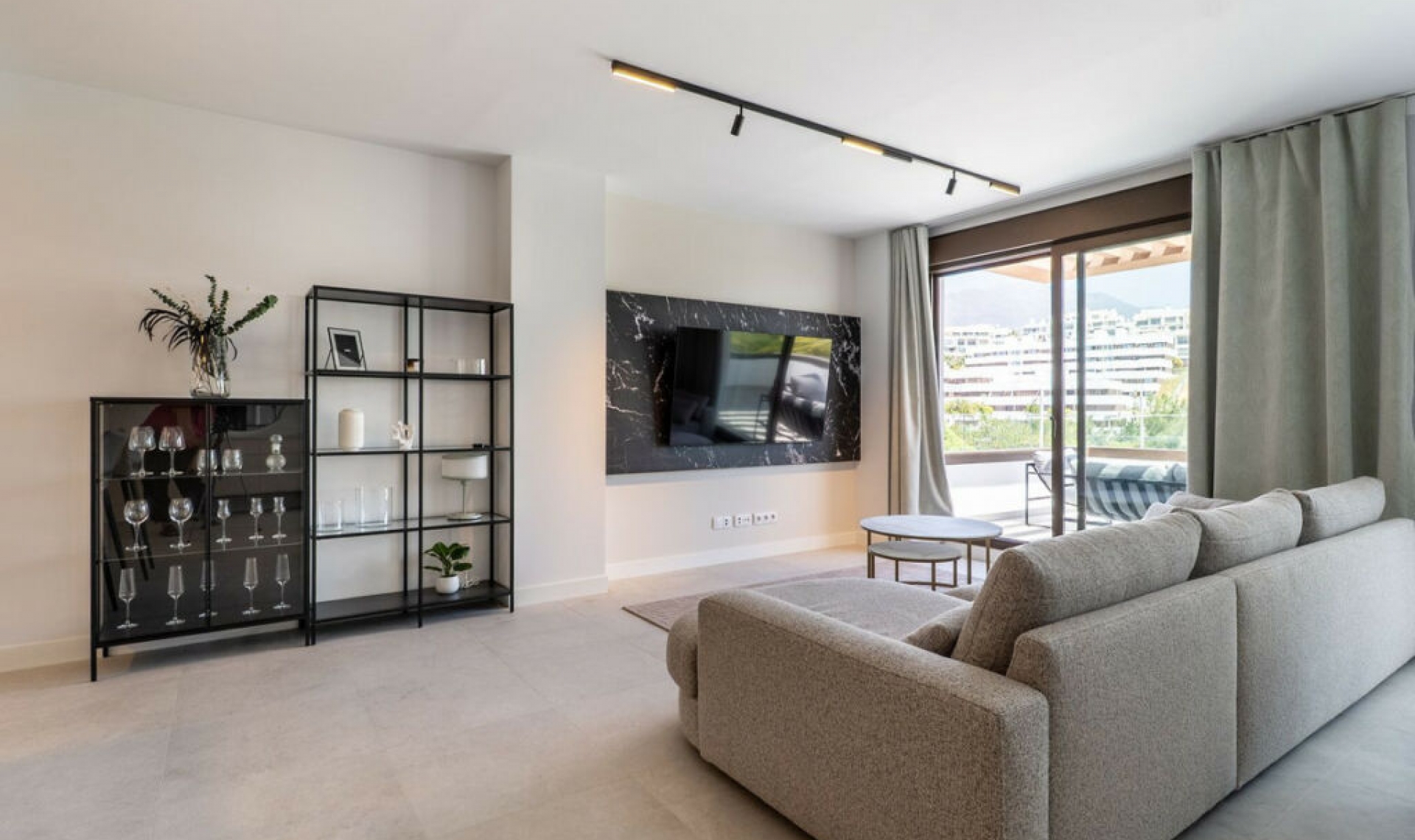 Resale - Apartment -
Estepona