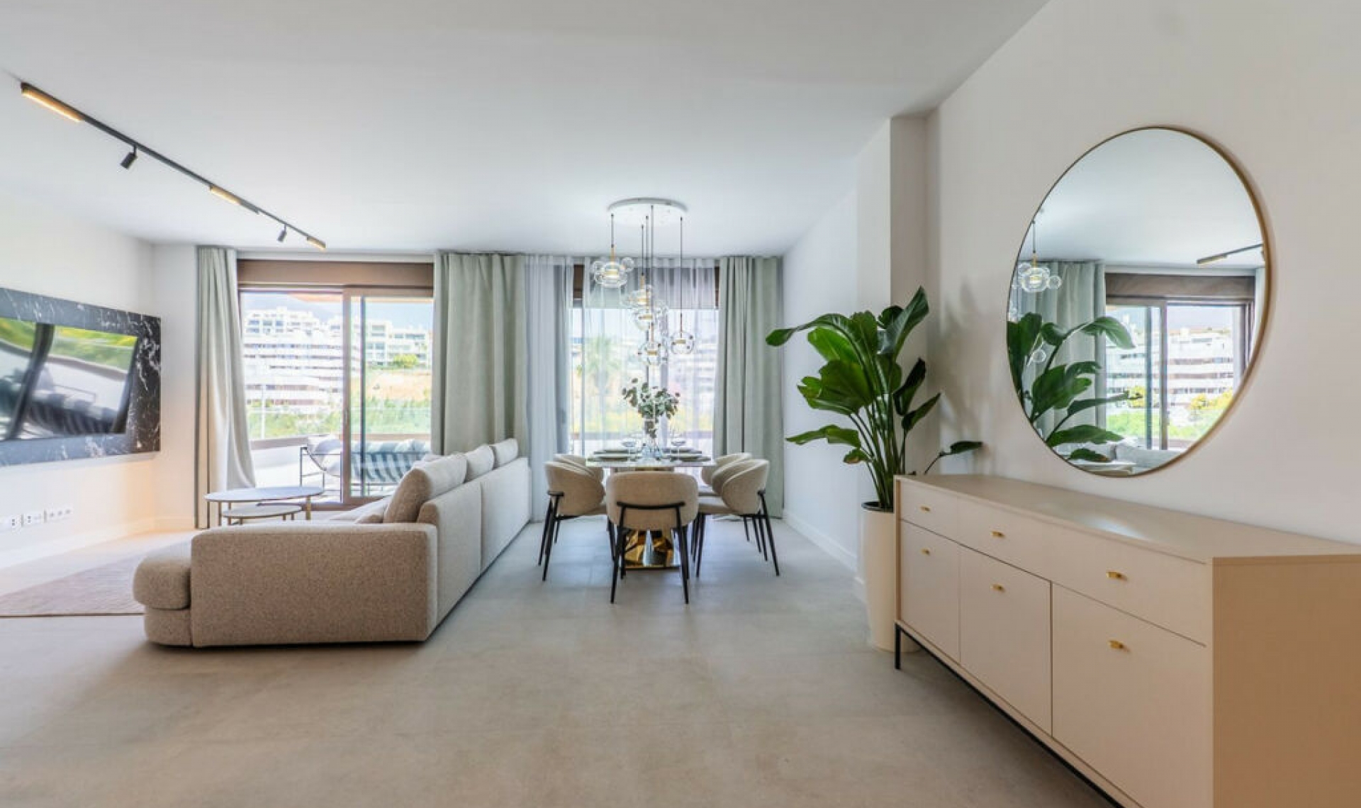 Resale - Apartment -
Estepona