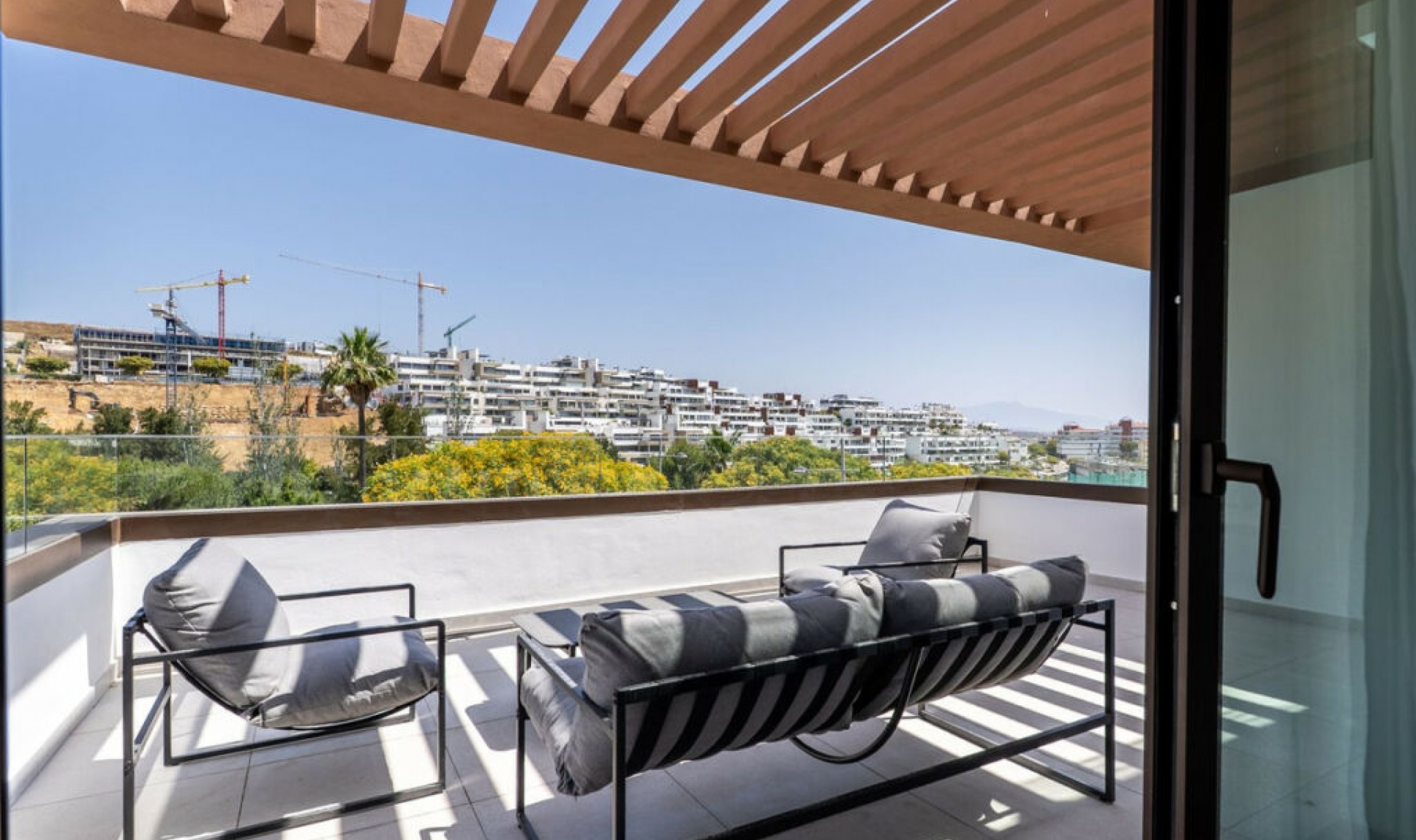 Resale - Apartment -
Estepona