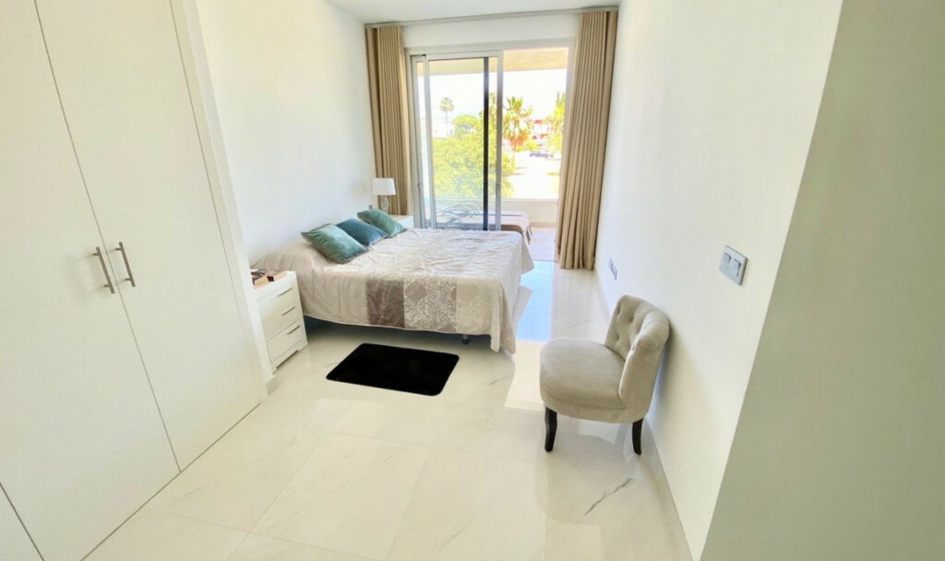 Resale - Apartment -
Estepona