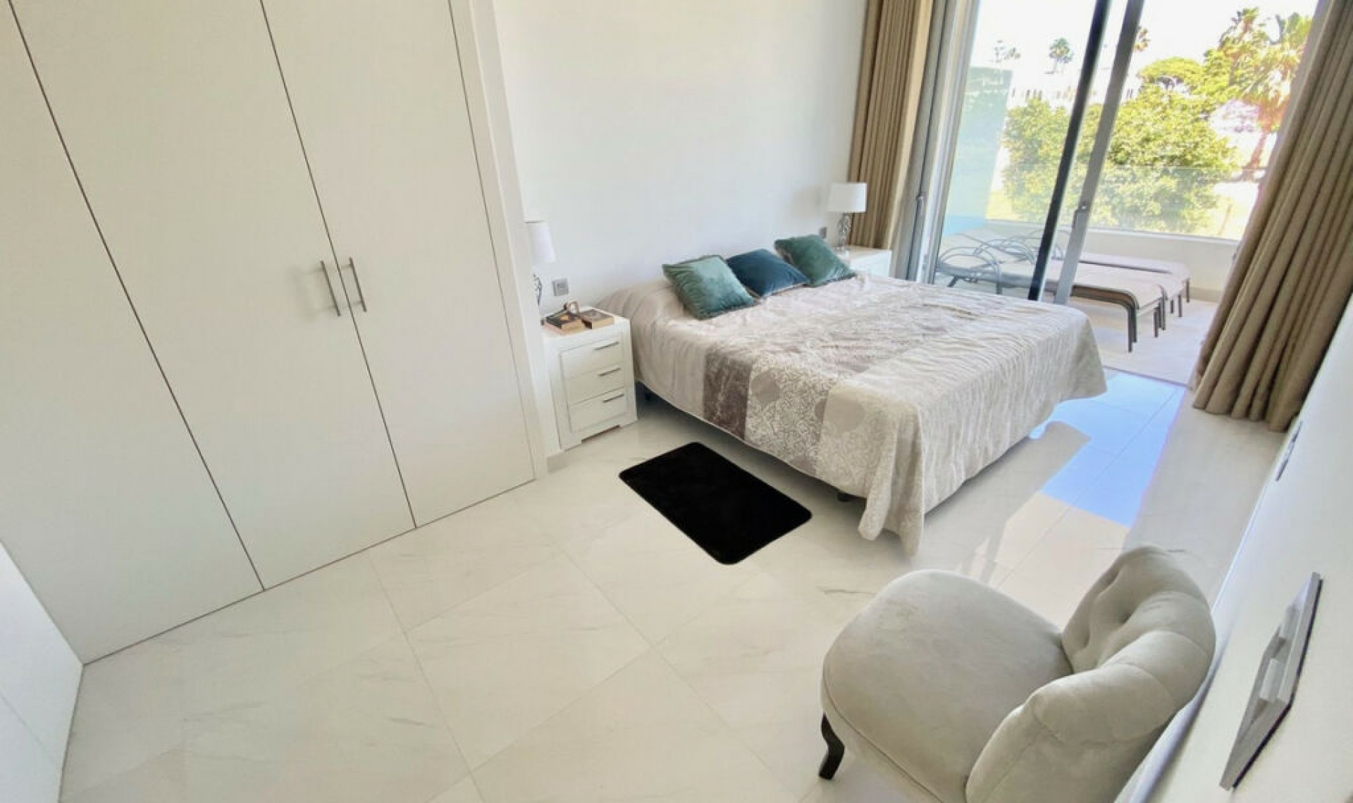Resale - Apartment -
Estepona