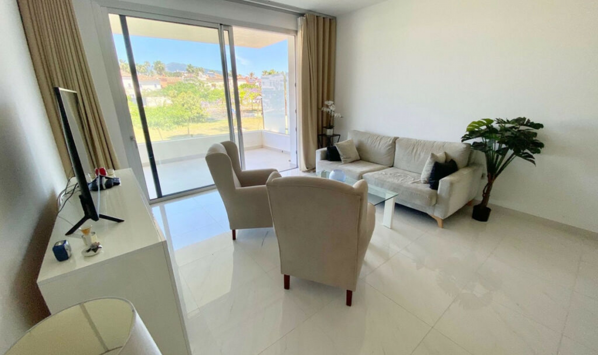 Resale - Apartment -
Estepona