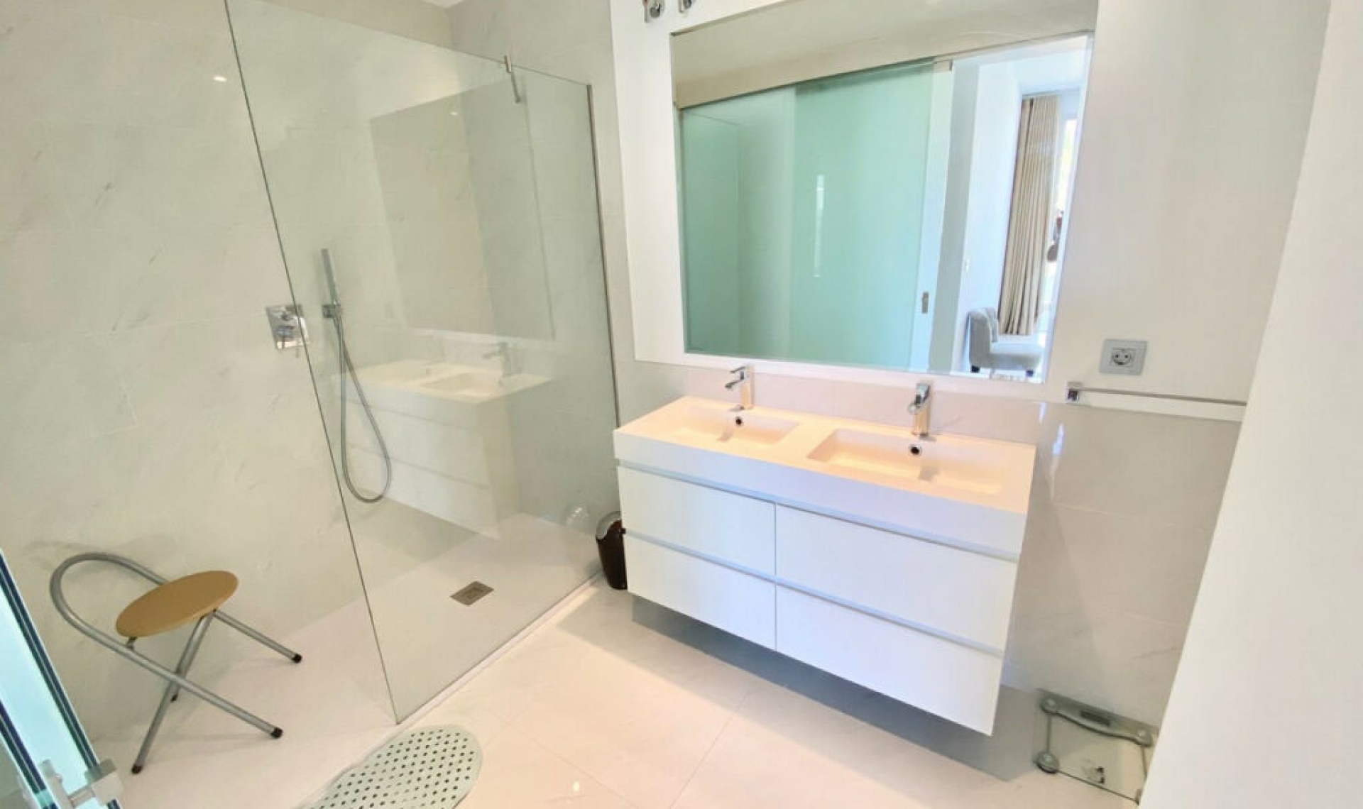 Resale - Apartment -
Estepona