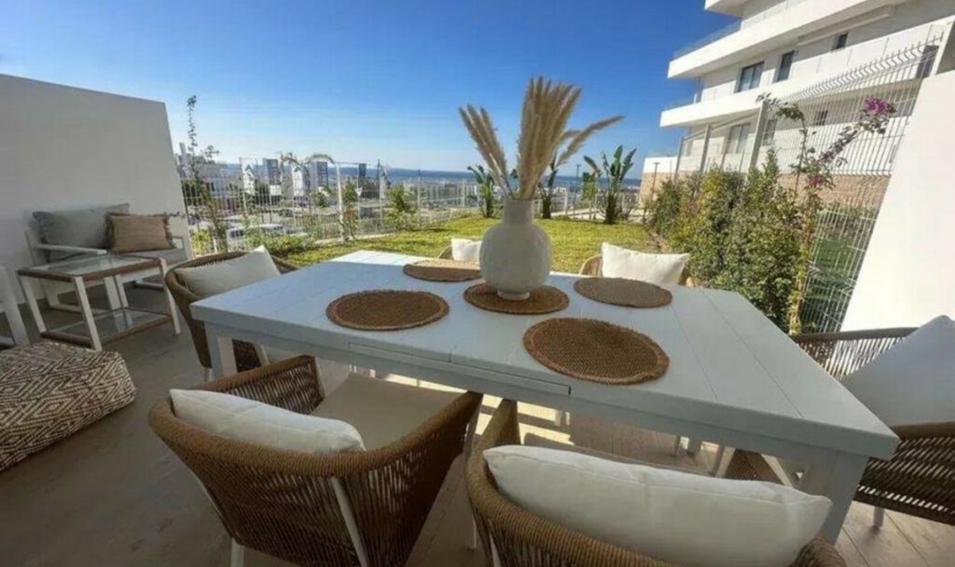 Resale - Apartment -
Estepona