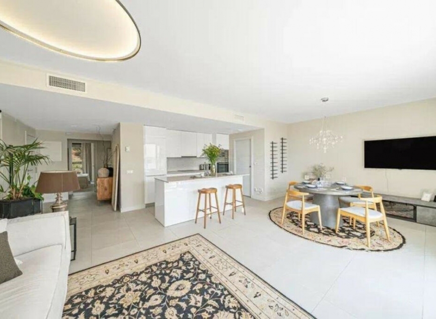 Resale - Apartment -
Estepona