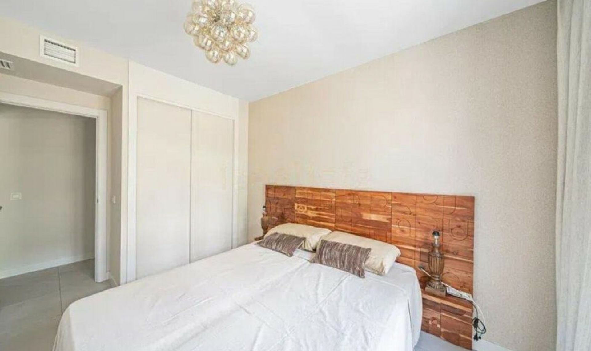 Resale - Apartment -
Estepona