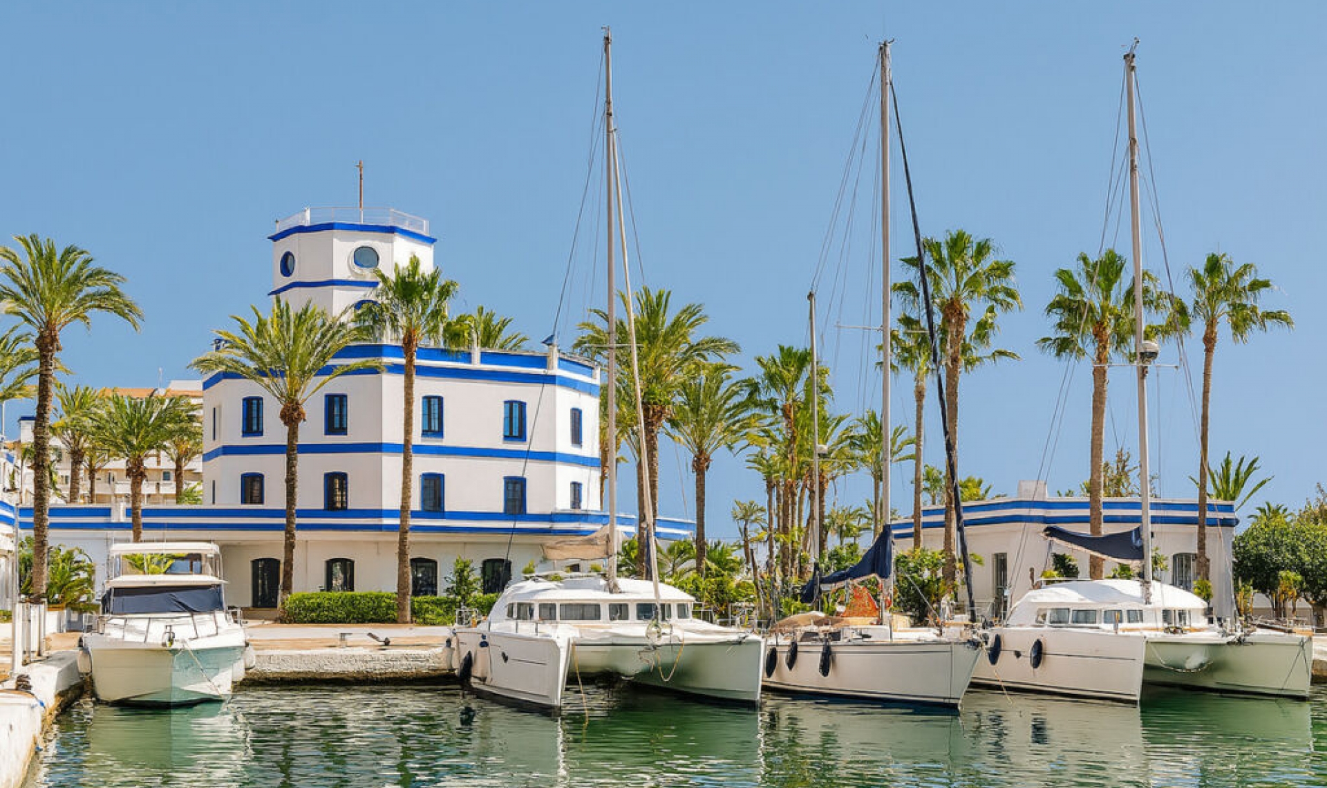 Resale - Apartment -
Estepona