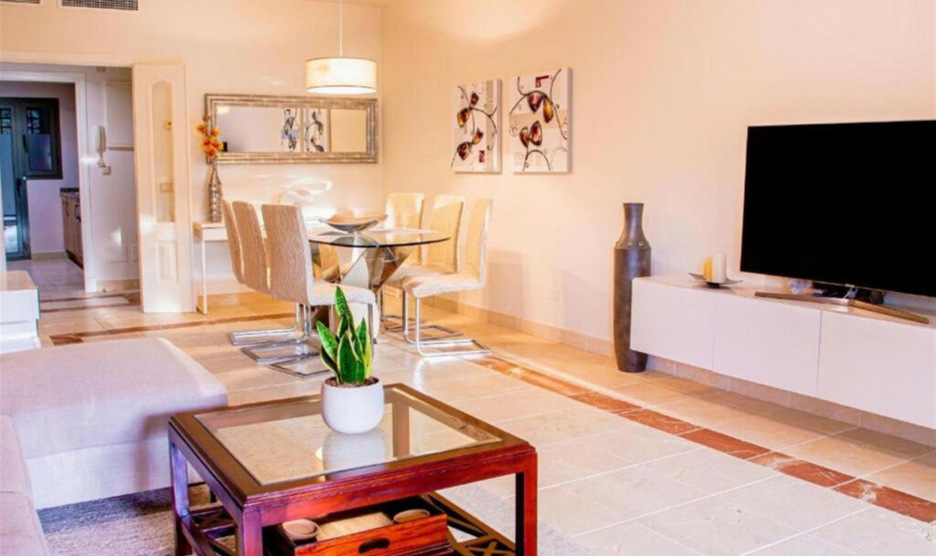 Resale - Apartment -
Estepona