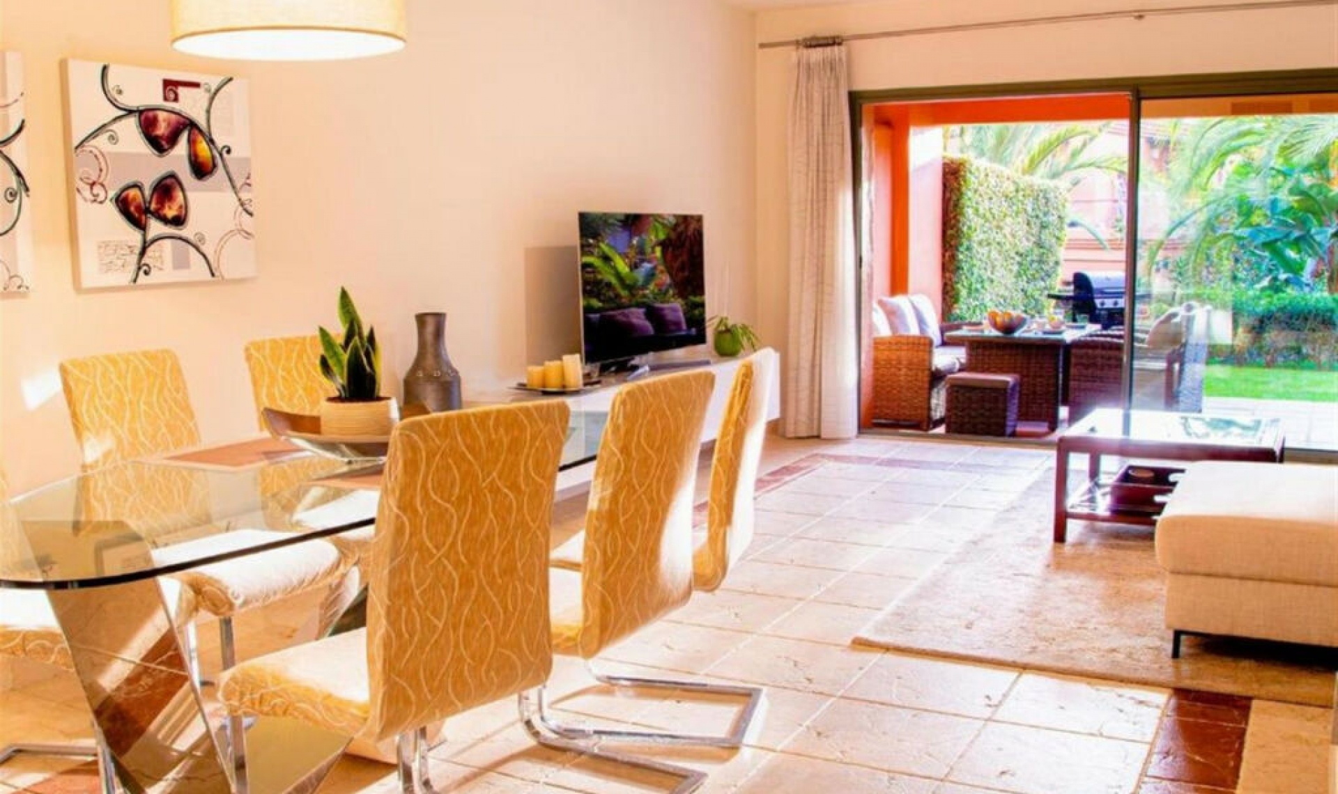 Resale - Apartment -
Estepona