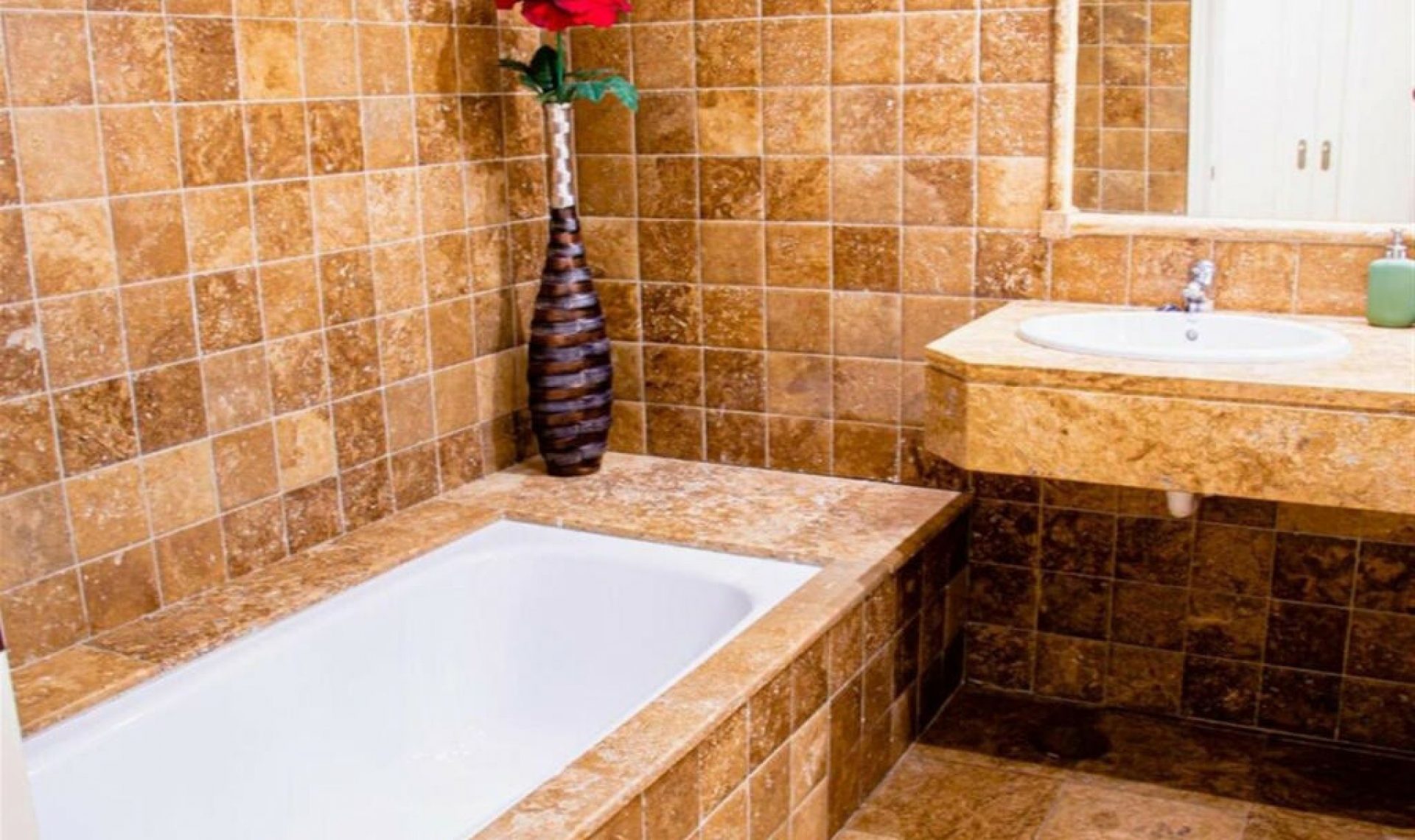 Resale - Apartment -
Estepona