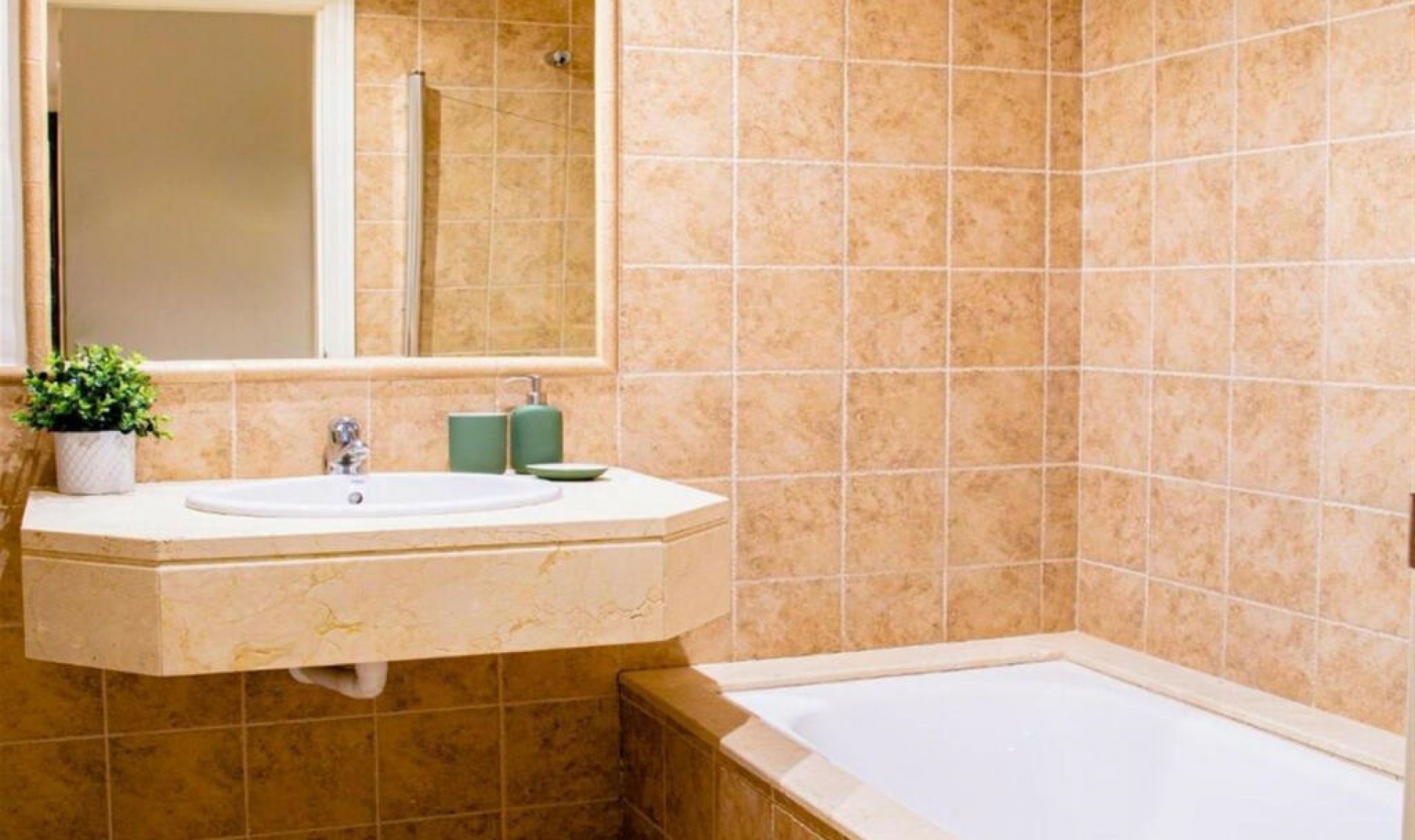 Resale - Apartment -
Estepona