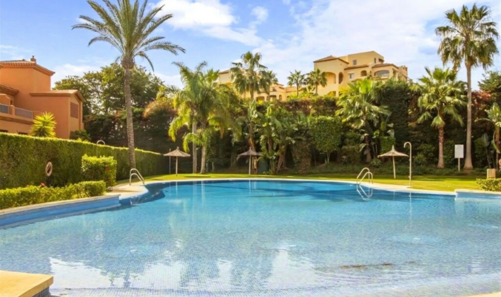 Resale - Apartment -
Estepona