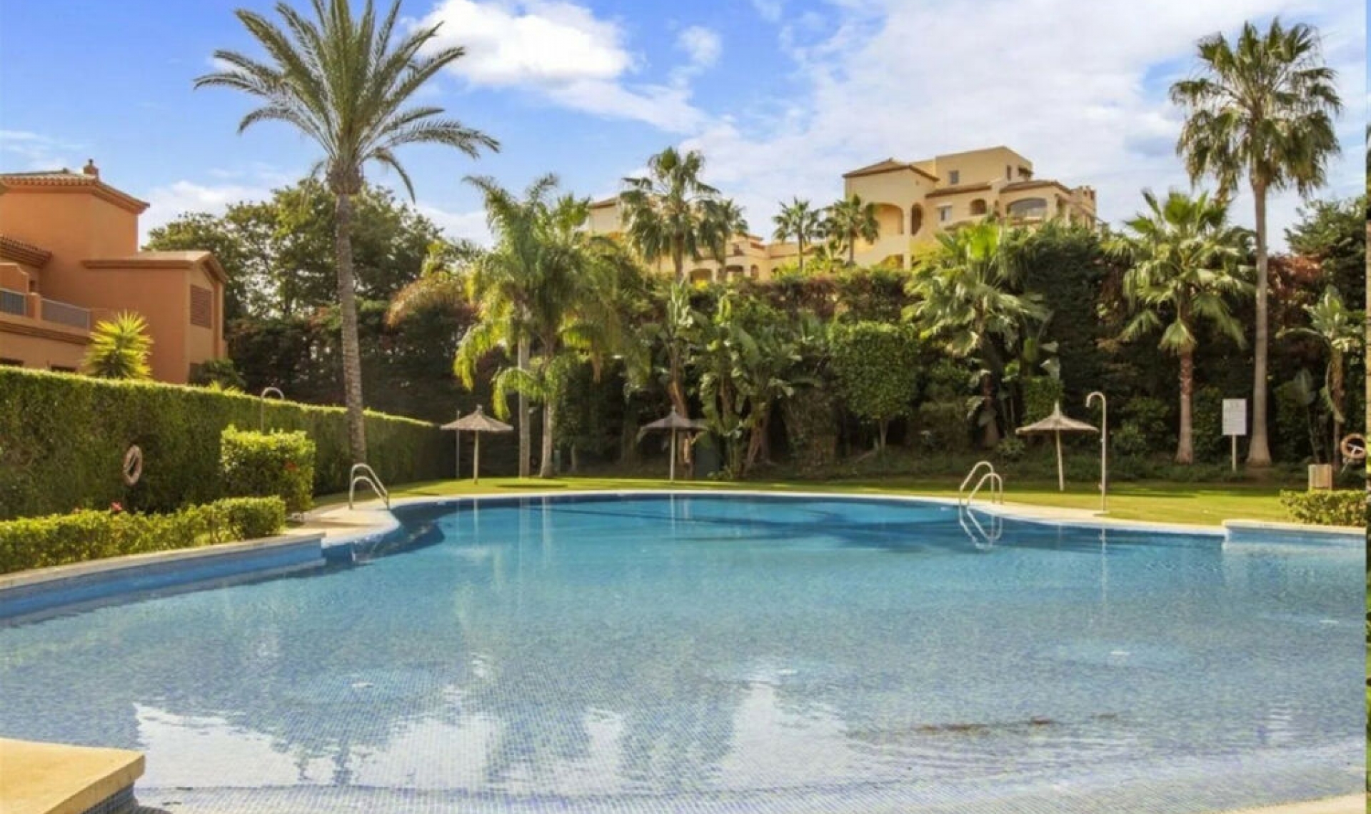 Resale - Apartment -
Estepona