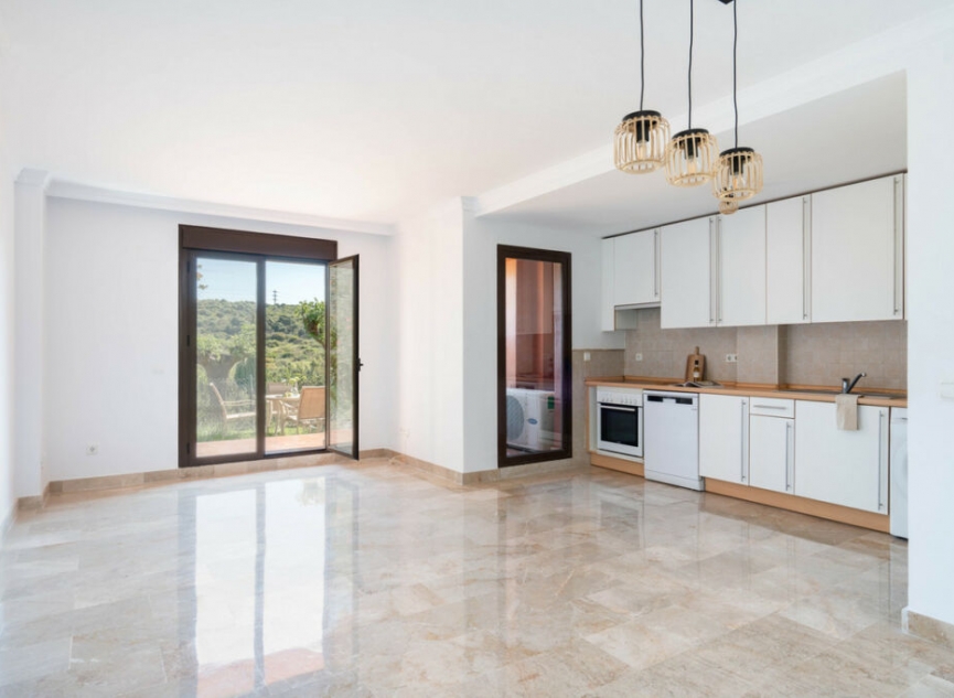 Resale - Apartment -
Estepona